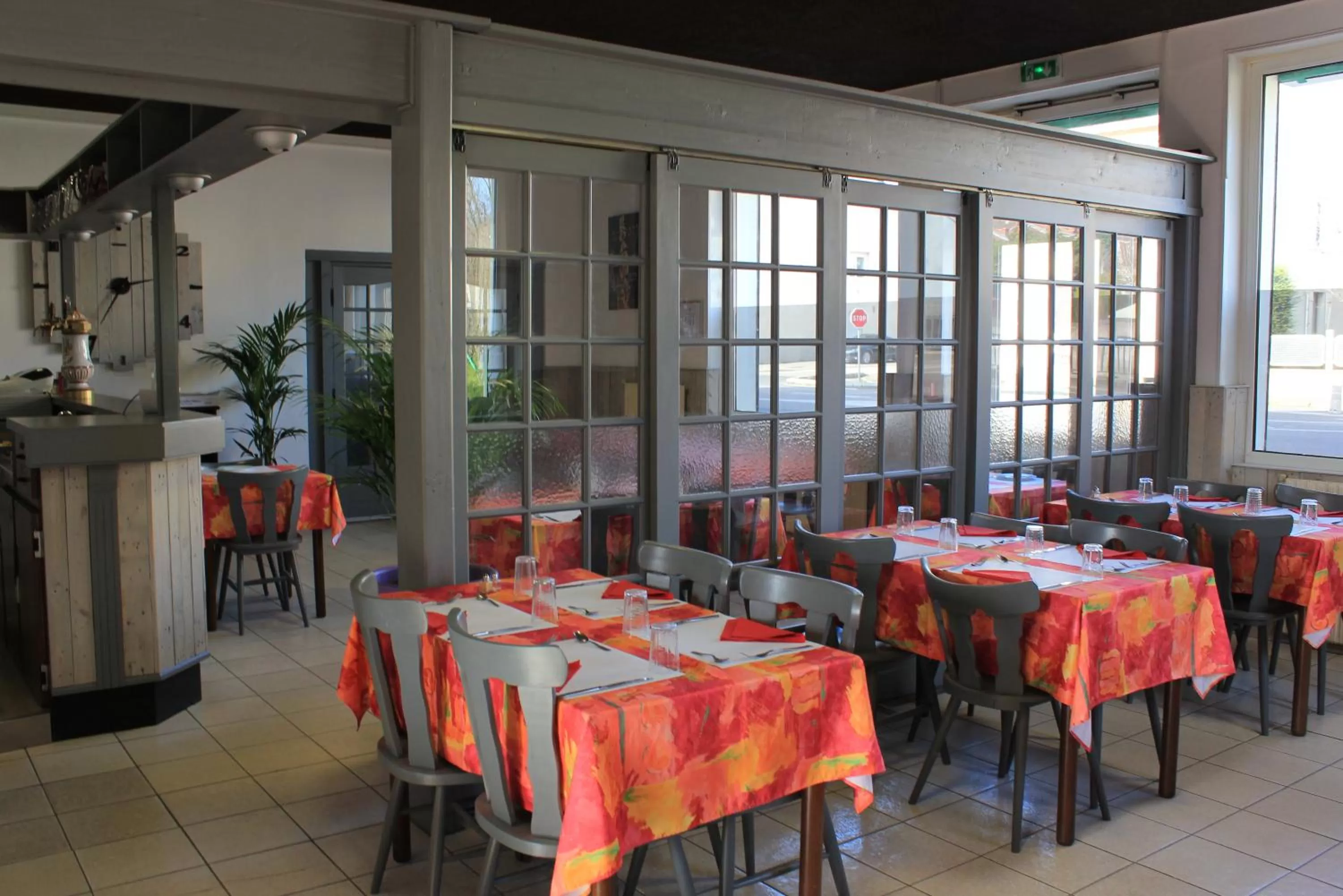 Restaurant/places to eat in L Etoile d'Argent