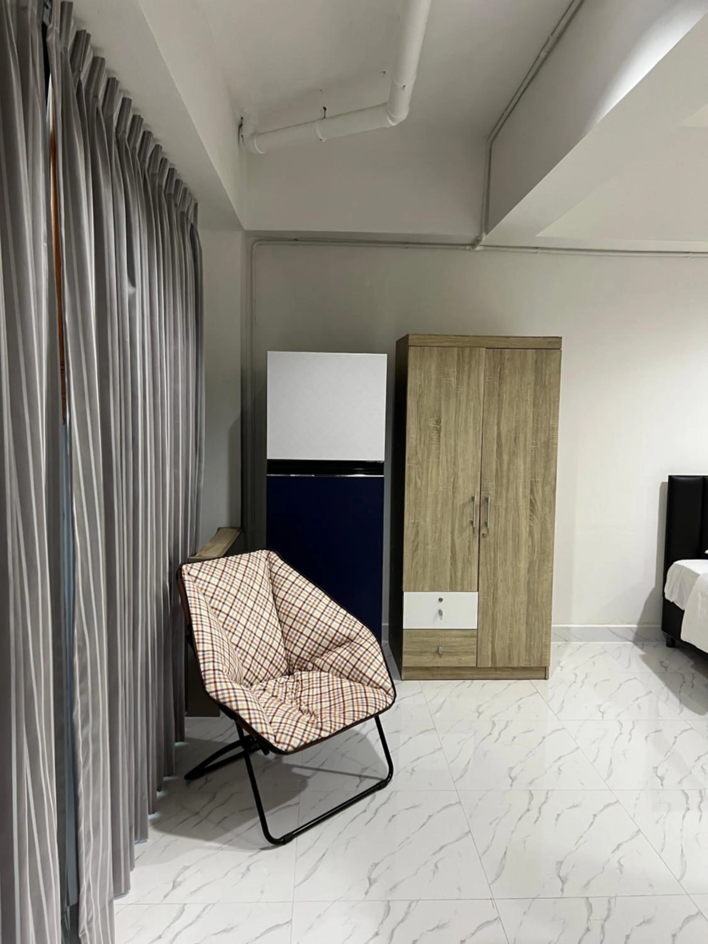 Seating area, Bed in Mall Suites Hotel