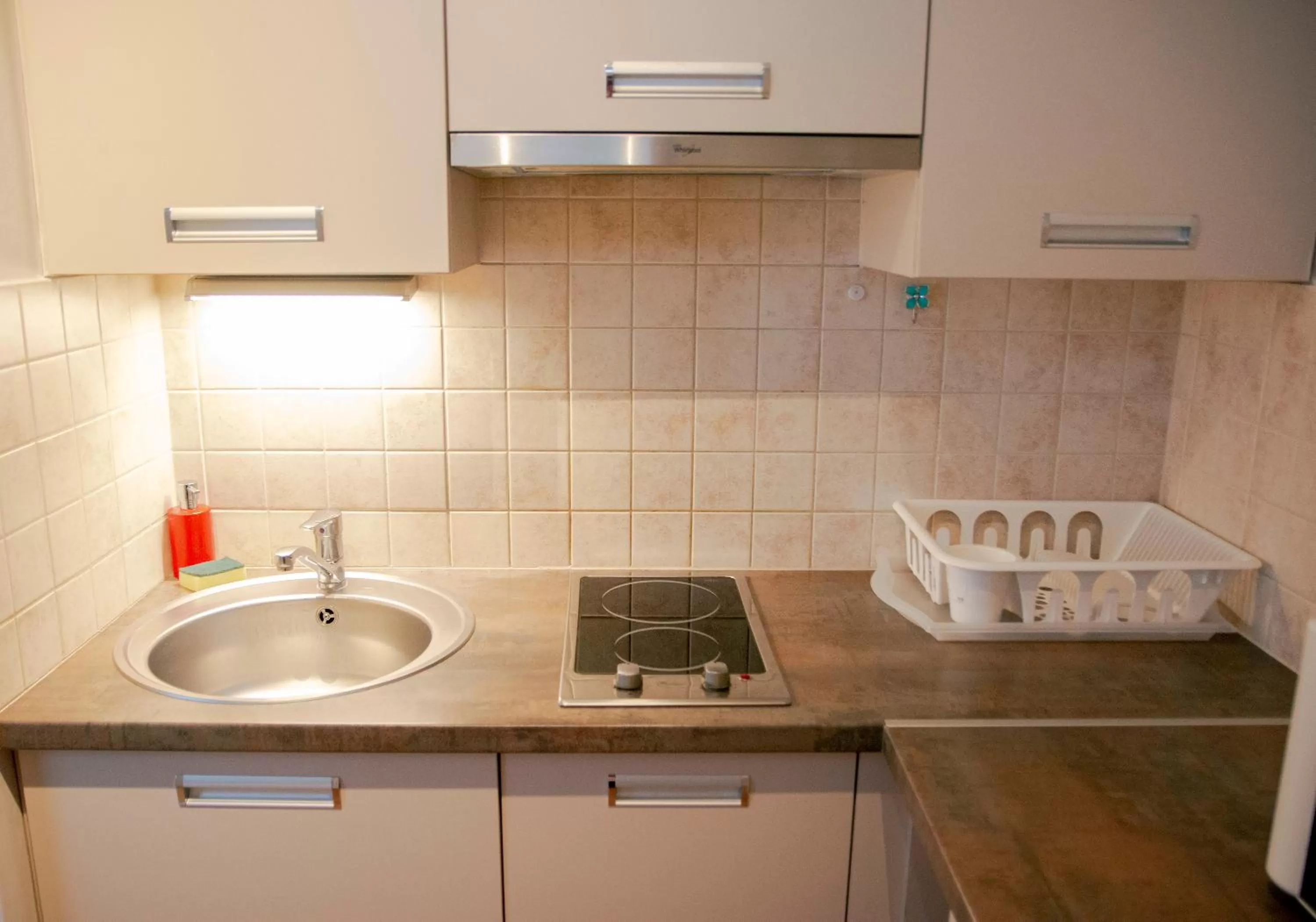 Kitchen or kitchenette in Keleti Aparthotel