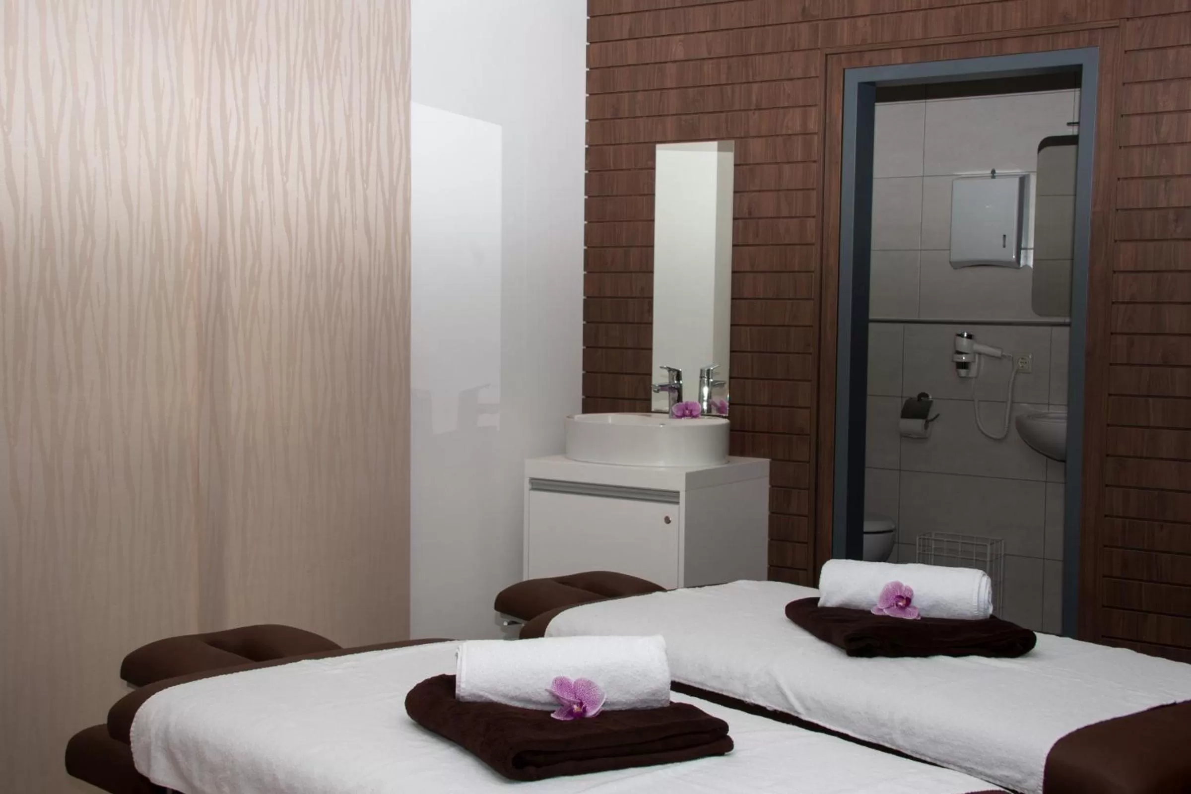 Massage, Bed in Riff Resort