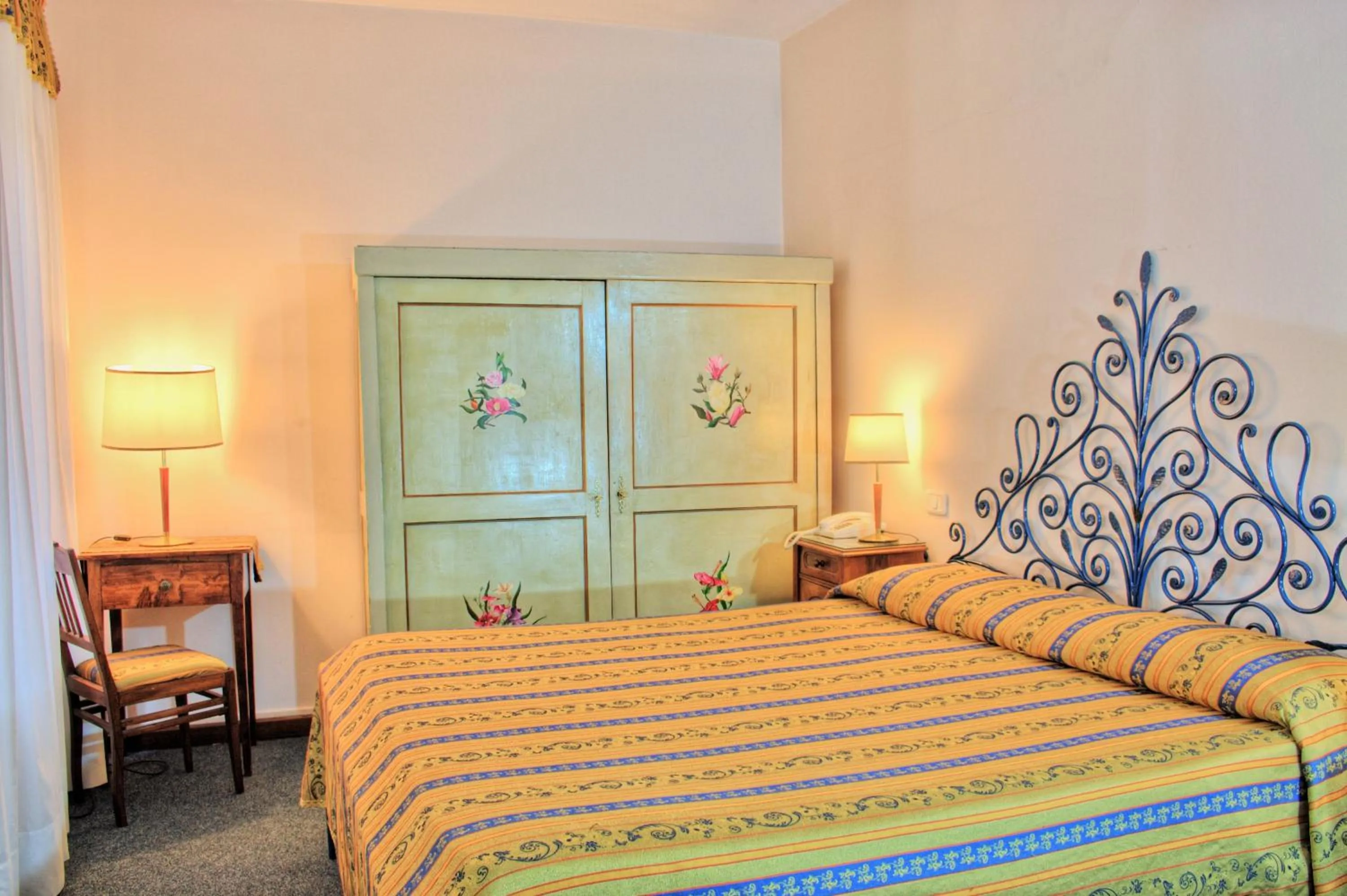 Bed in Hotel Torcolo "Residenze del Cuore"