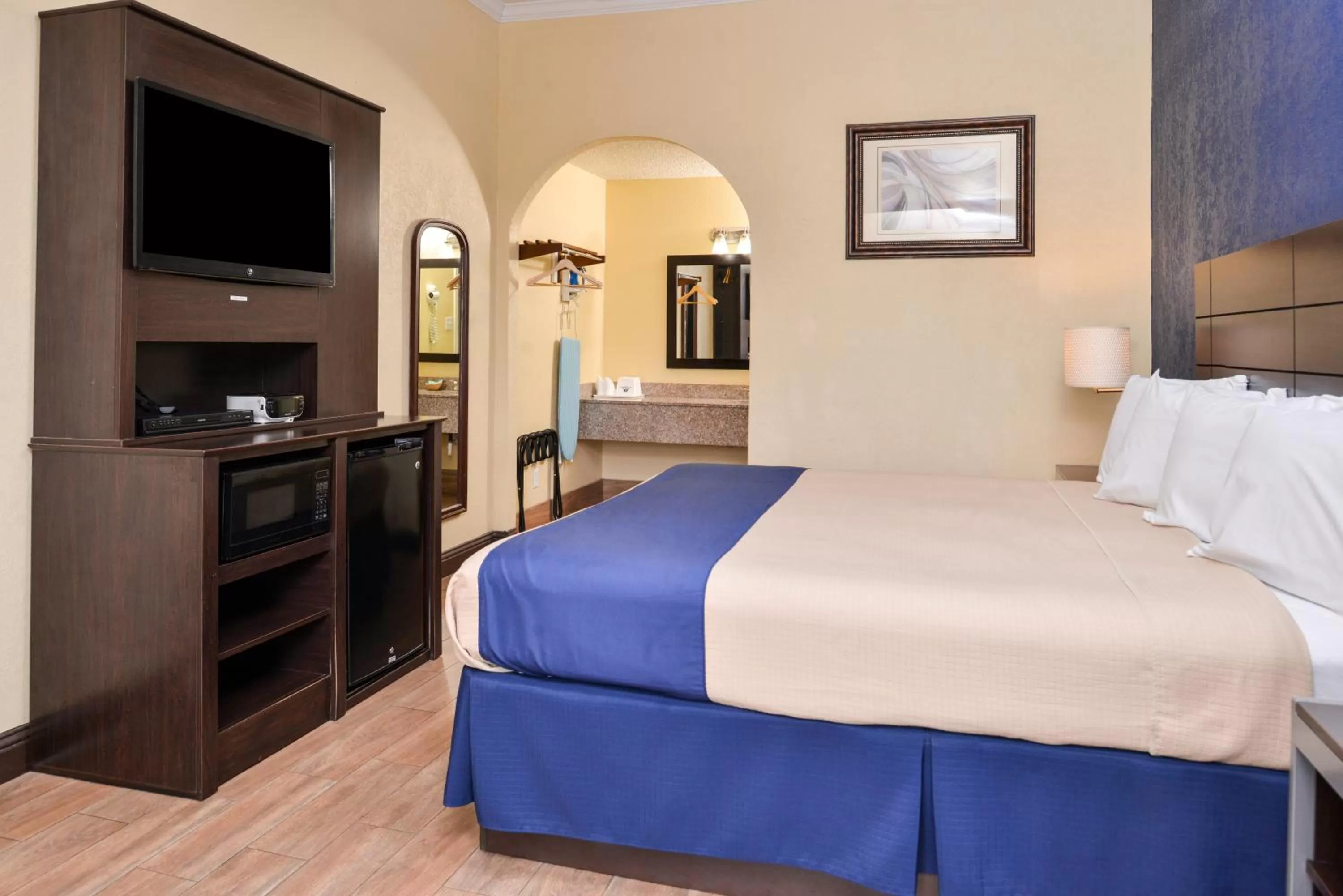 Bed in Americas Best Value Inn Medical Center Downtown