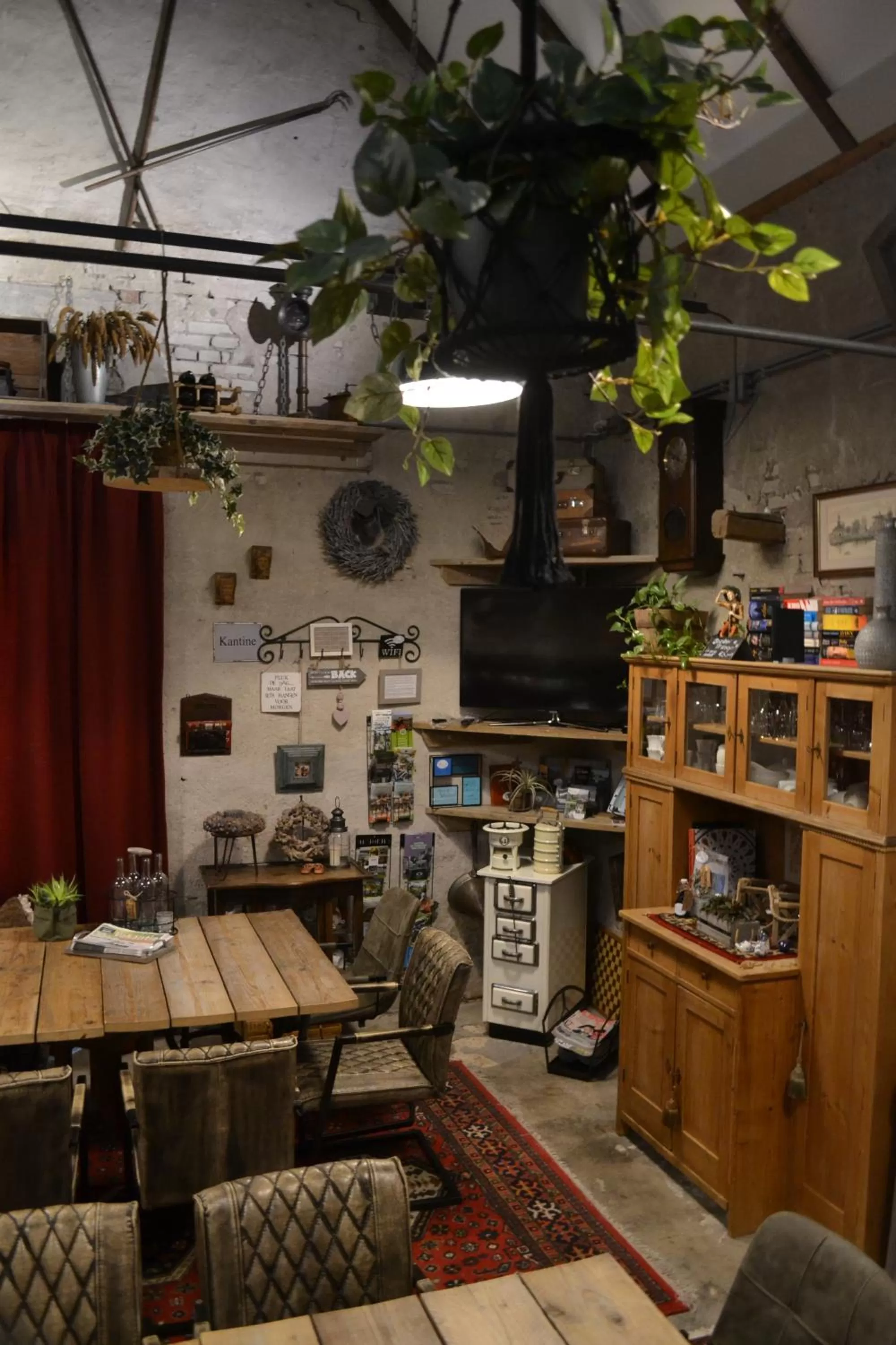 Communal lounge/ TV room, Restaurant/Places to Eat in Bed & Breakfast aan de Beek