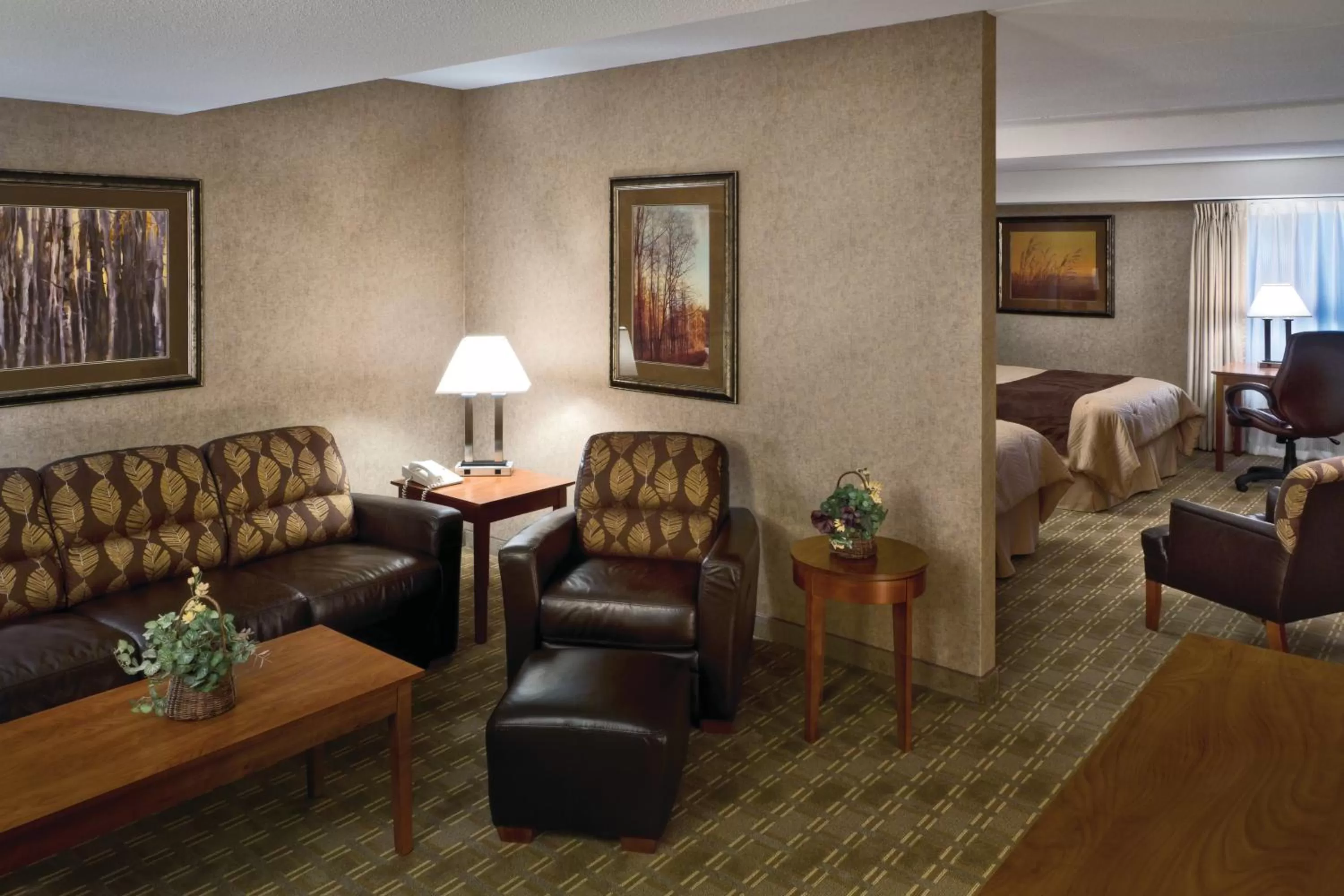 Living room in Arrowwood Resort Hotel and Conference Center - Alexandria