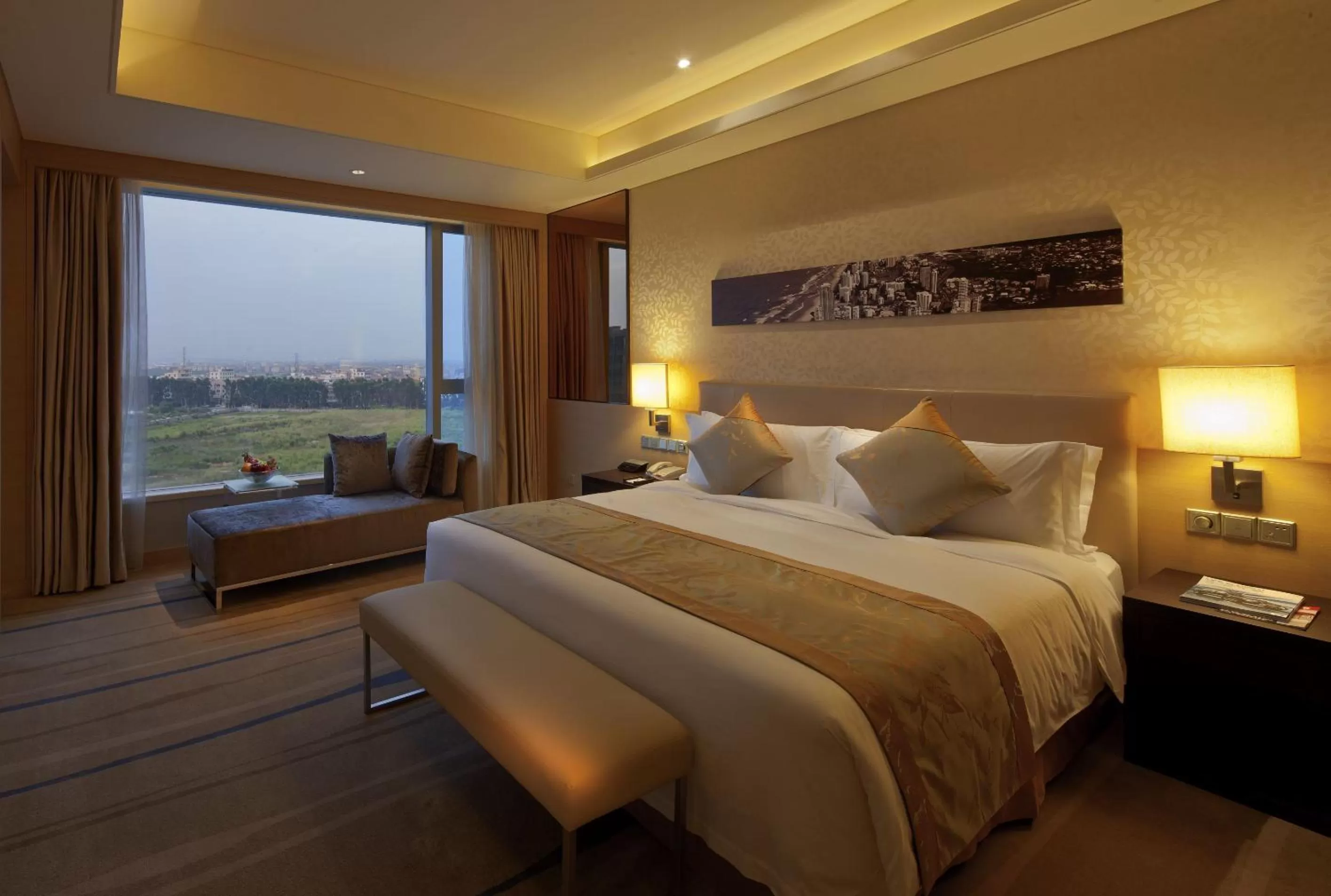 Bed in Crowne Plaza Guangzhou Huadu by IHG
