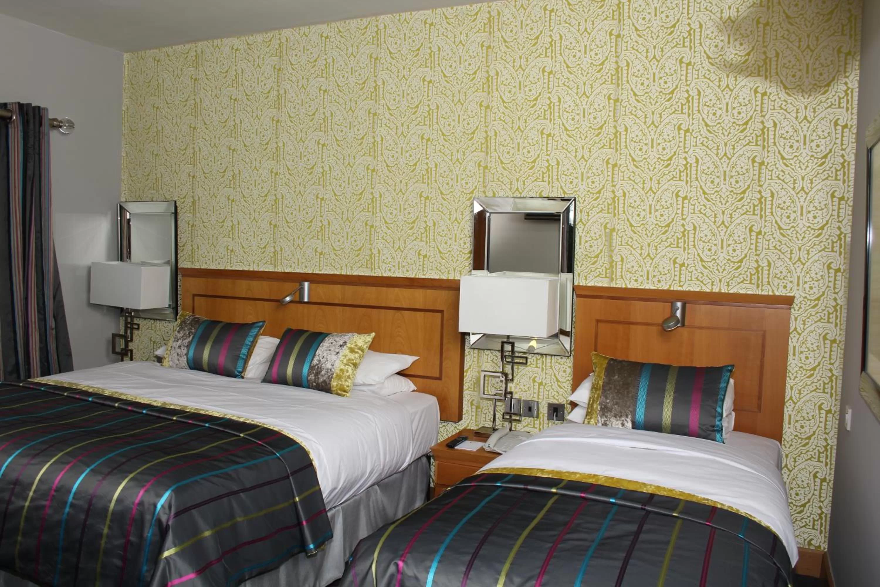 Bedroom, Bed in Errigal Country House Hotel