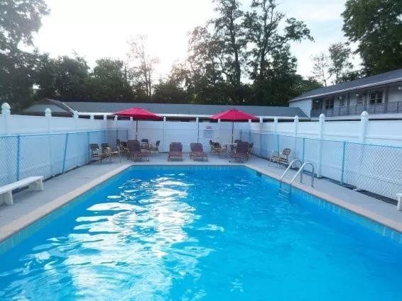 Swimming Pool in Northside Motel - Williamstown