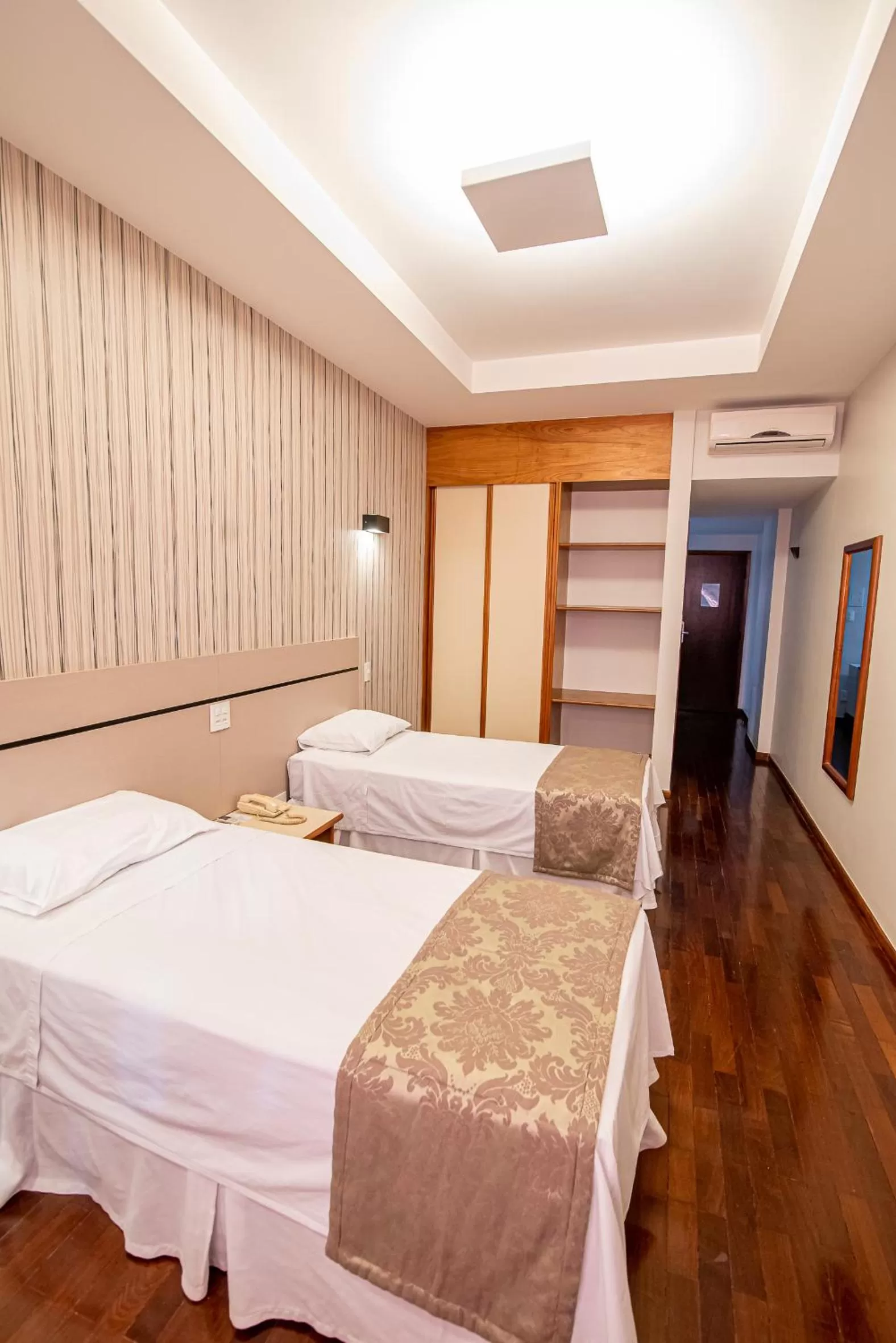 Bed in Serrano Residencial Hotel