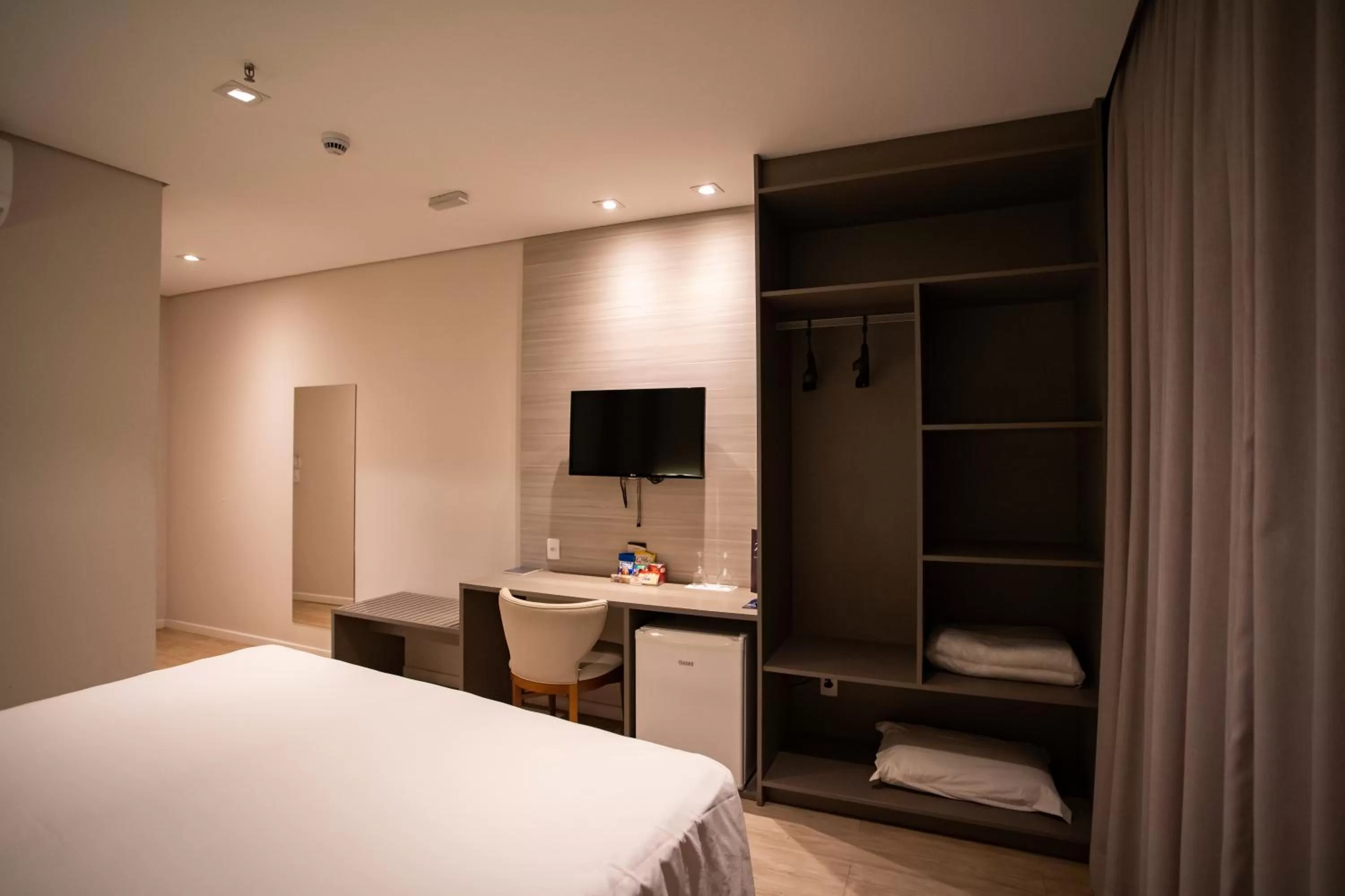 Property building, Bed in Zahara Hotel