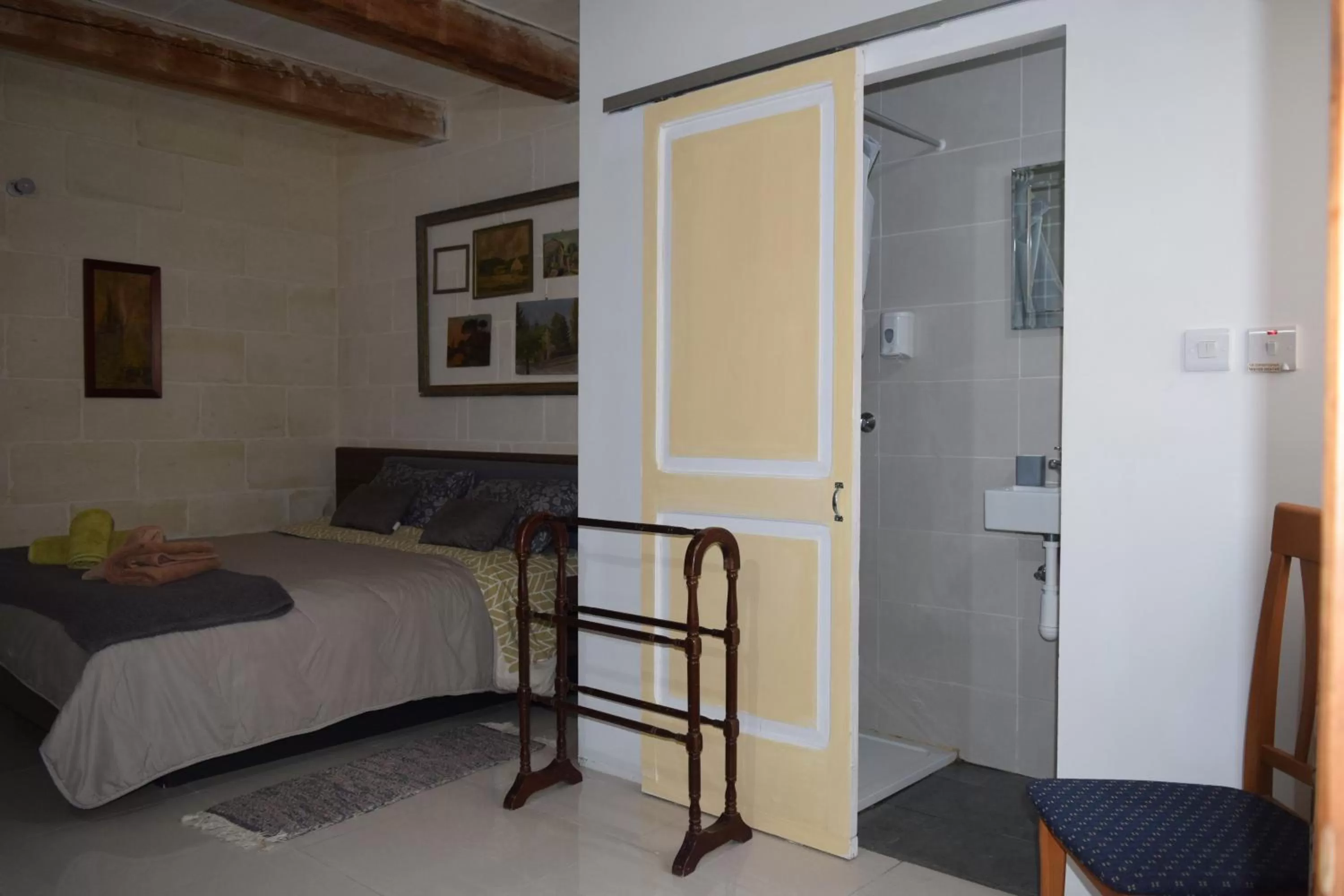 Bathroom, Bed in St George of Lydda B&B