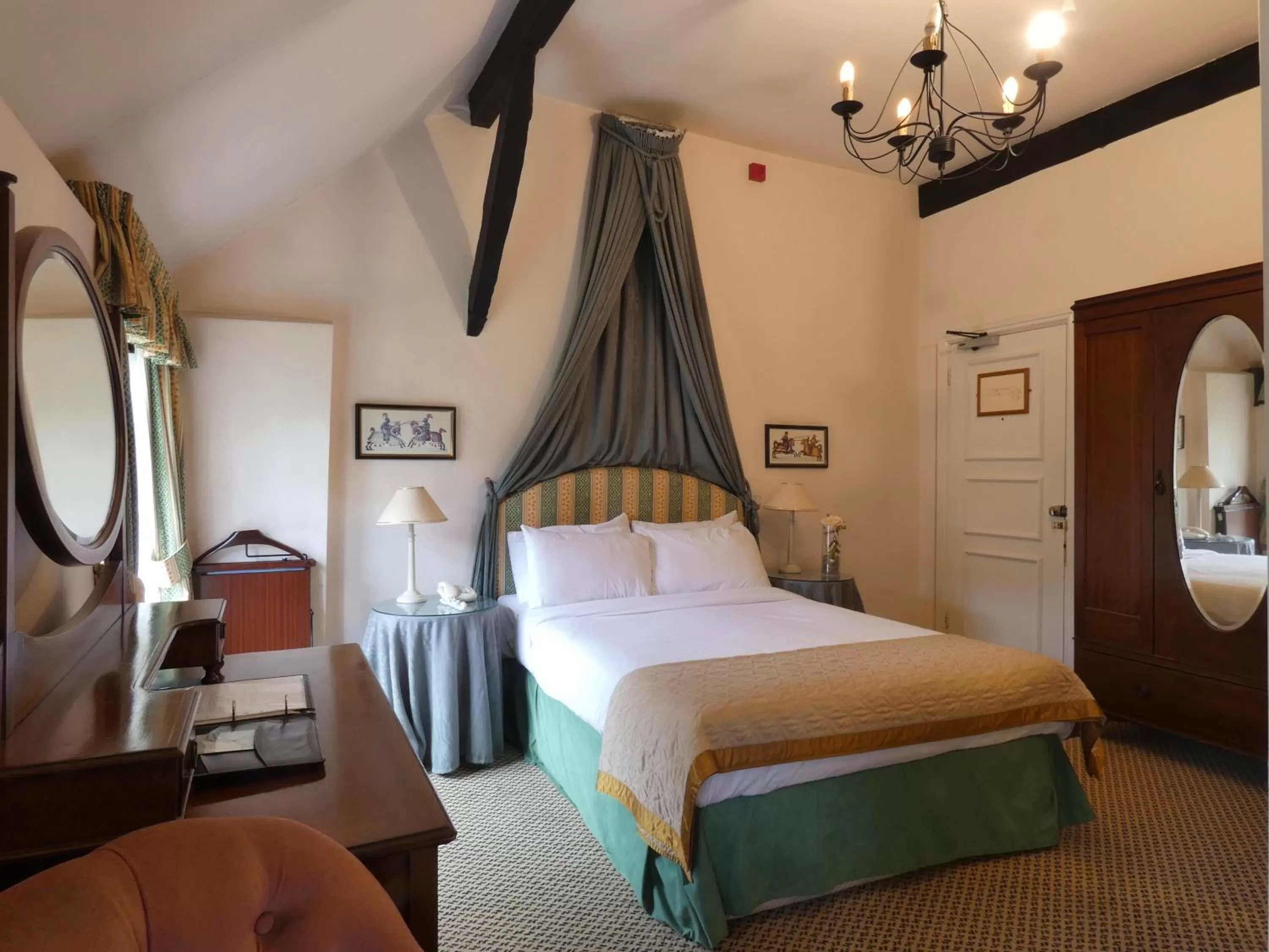 Bed in Marston Farm Hotel