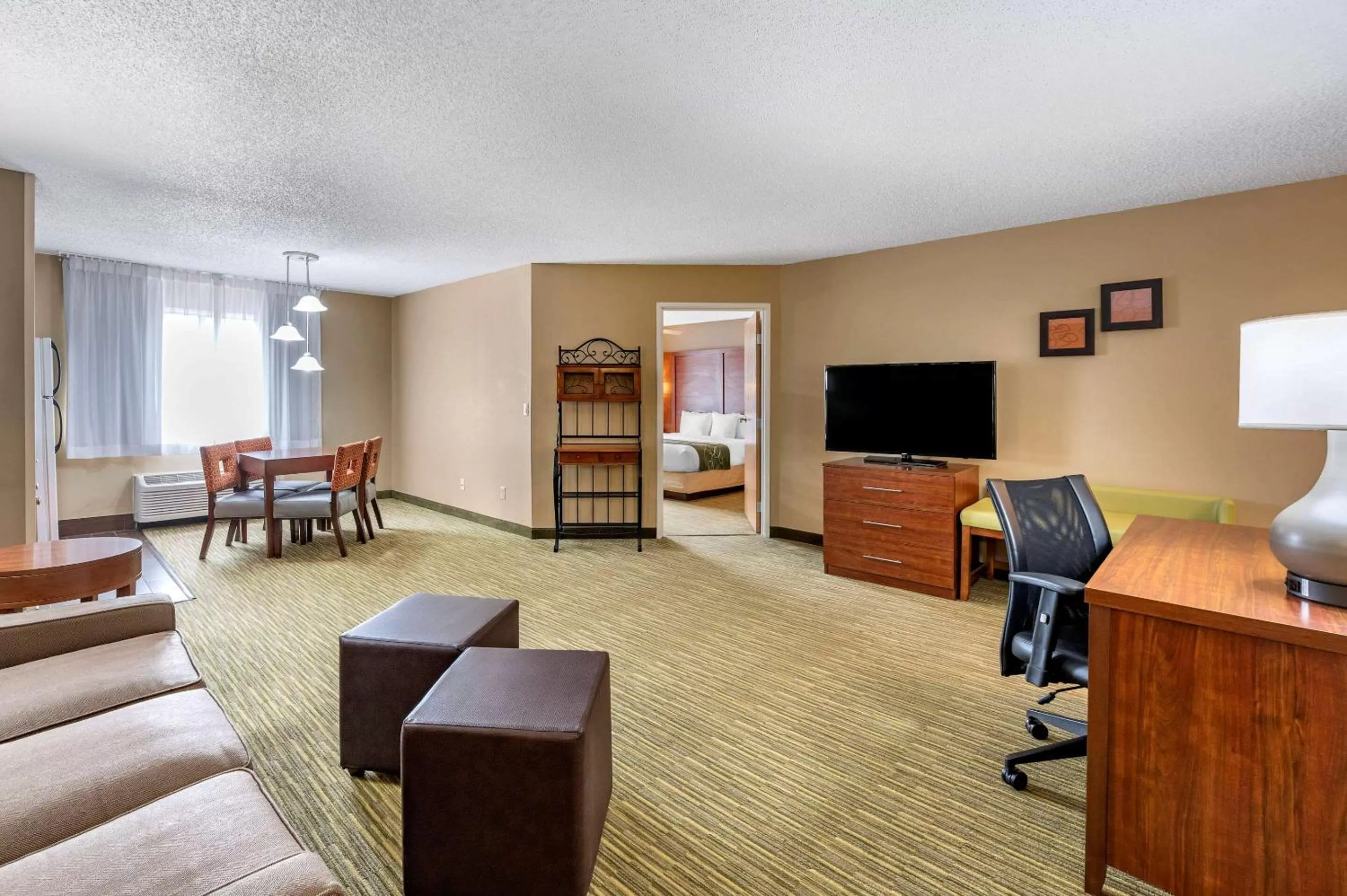Bedroom in Comfort Suites Elkhart North