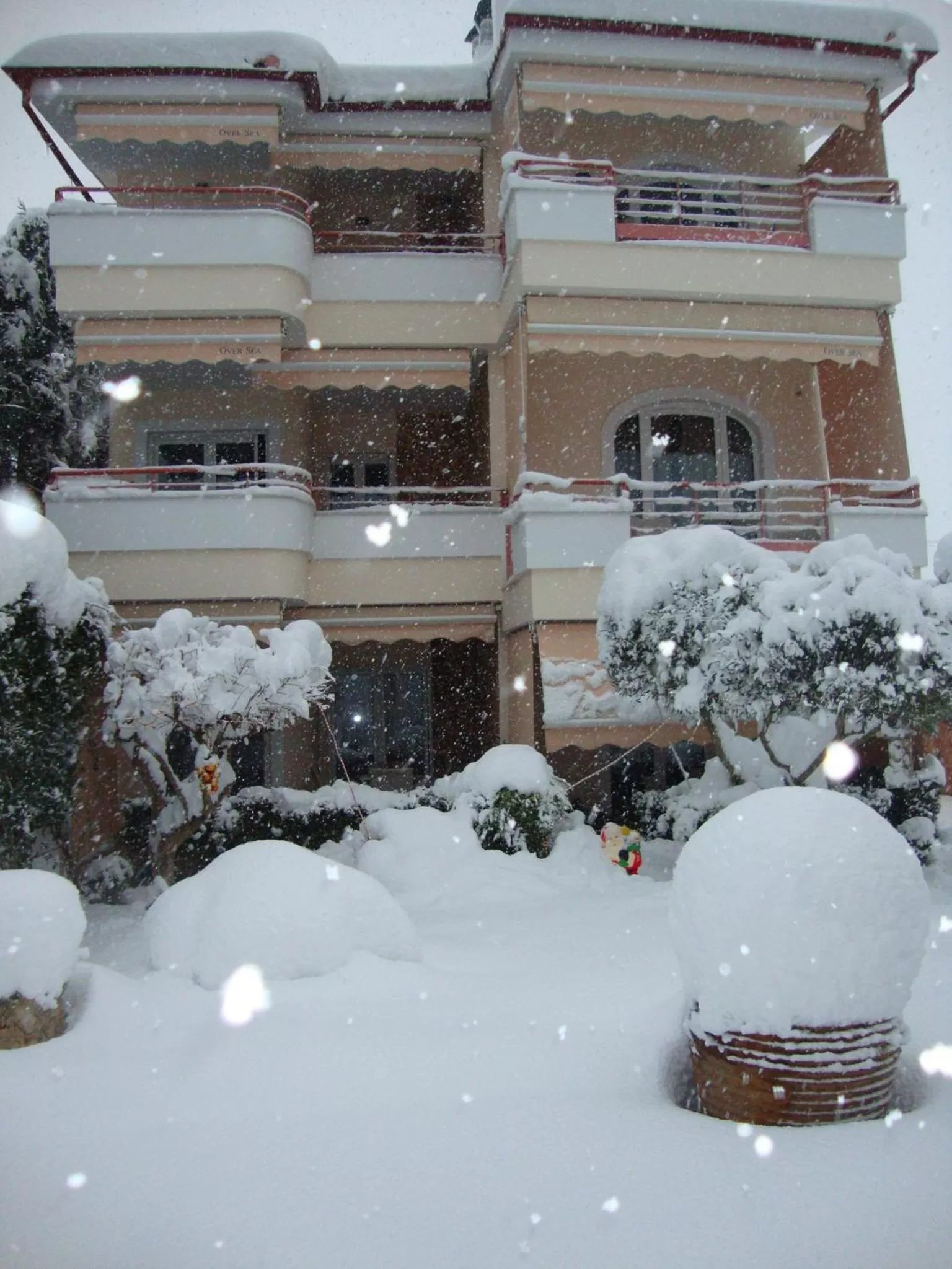 Winter in Over Sea Rooms & Villas