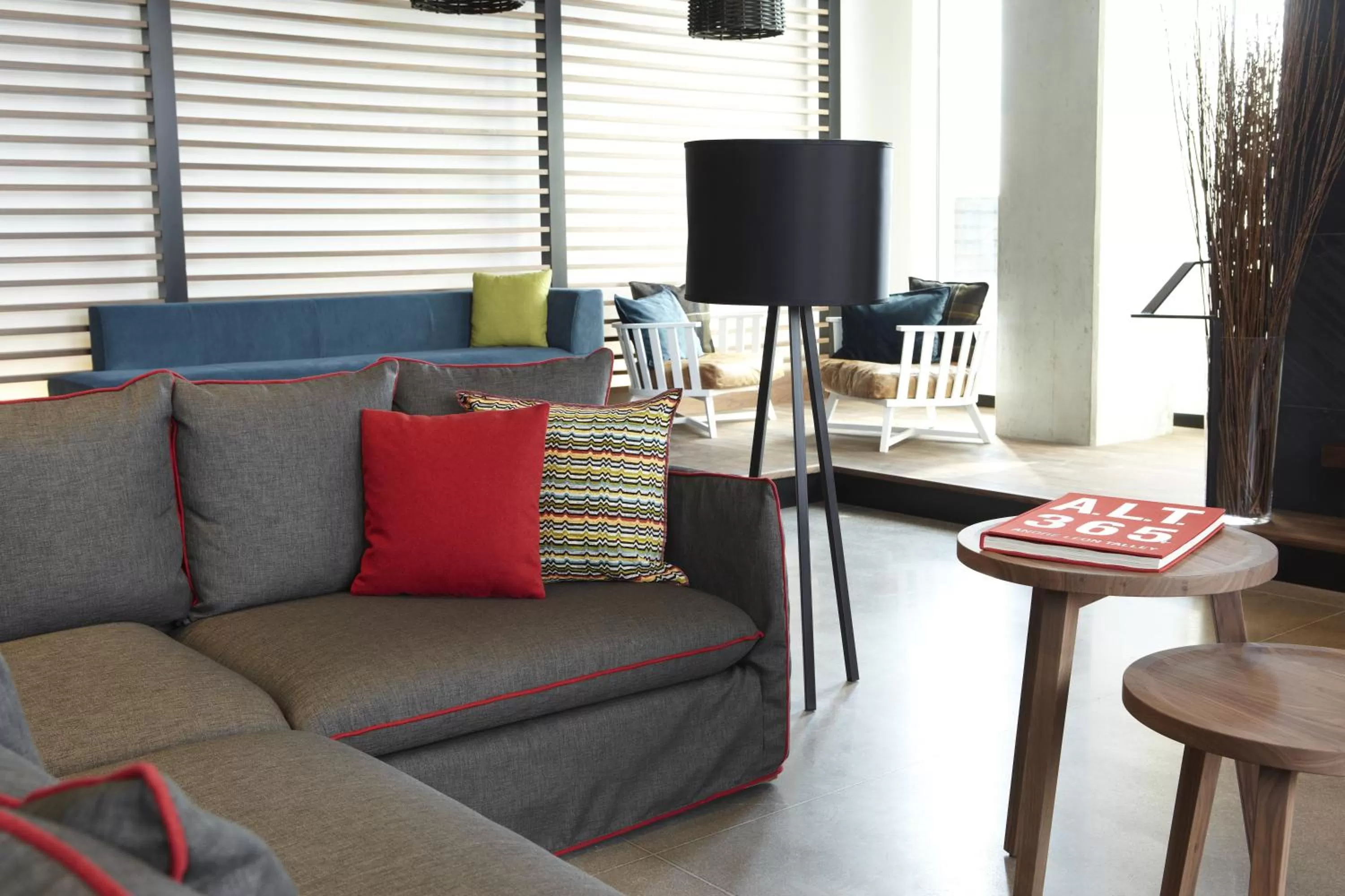 Lounge or bar in Alt Hotel Toronto Airport