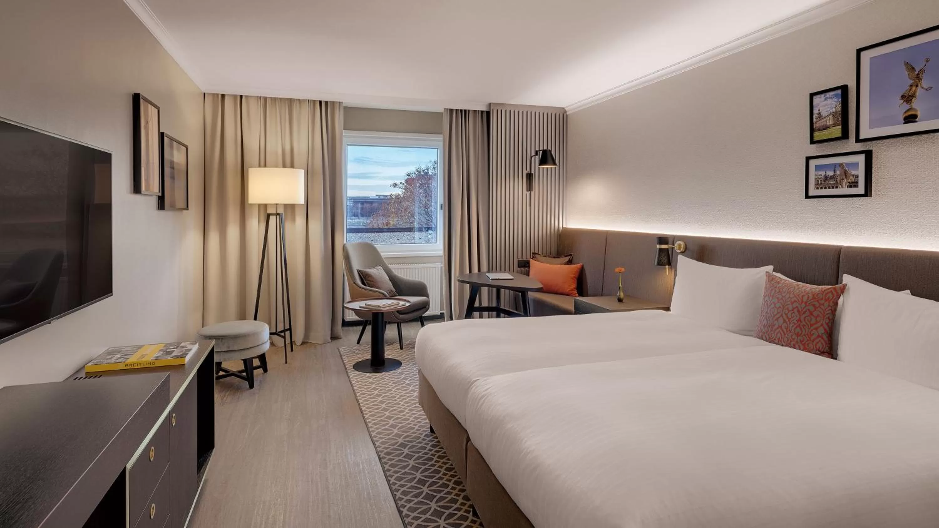 View (from property/room), Bed in Bilderberg Bellevue Hotel Dresden