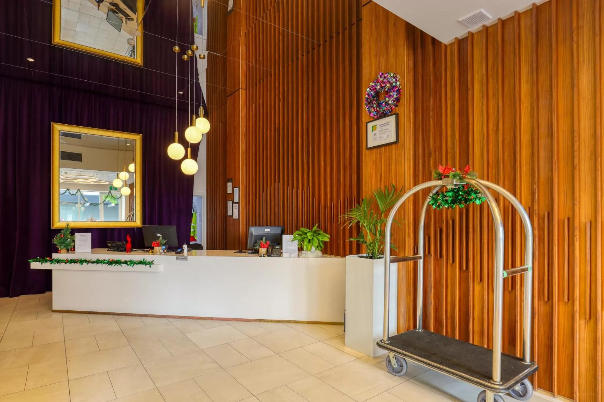 Lobby or reception in Ramada by Wyndham, Hamilton City Center