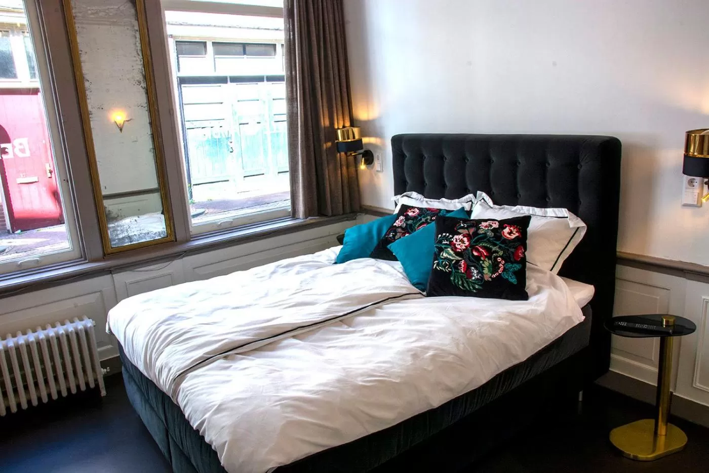 Bed in B&B Belle Chambre - Luxe in Art Deco stijl