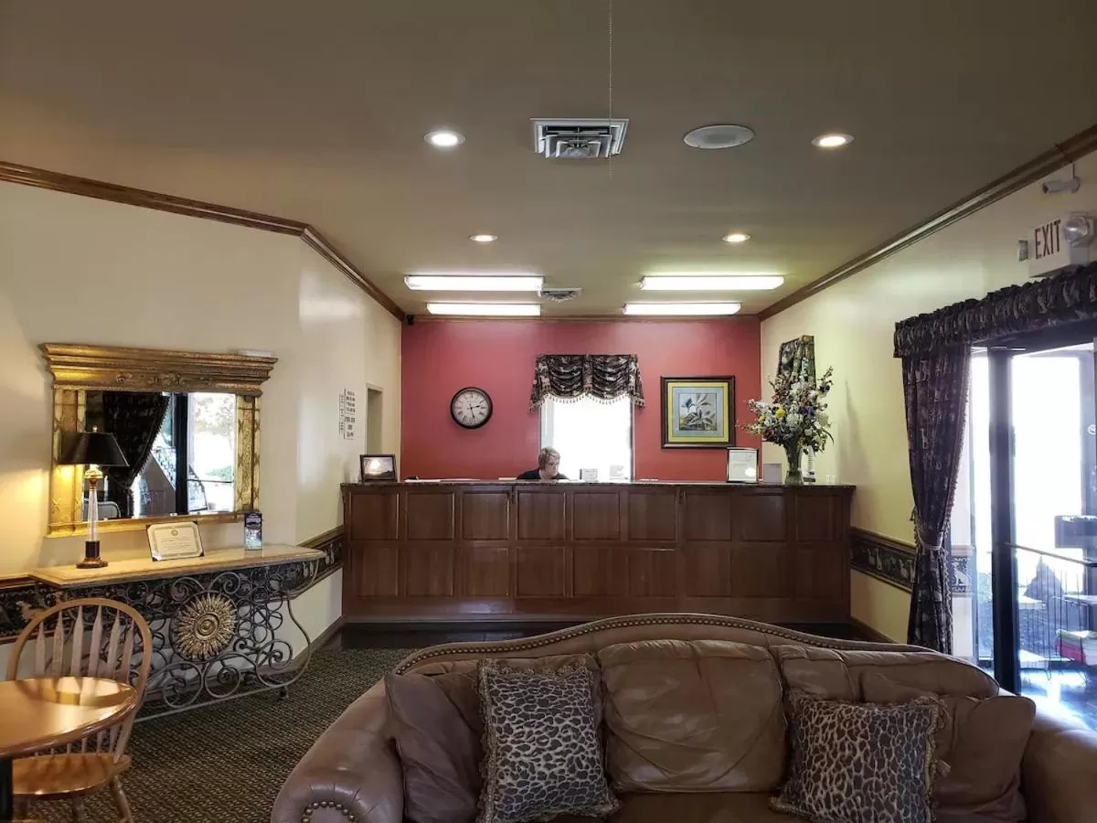 Lobby or reception in Hot Springs Village Inn
