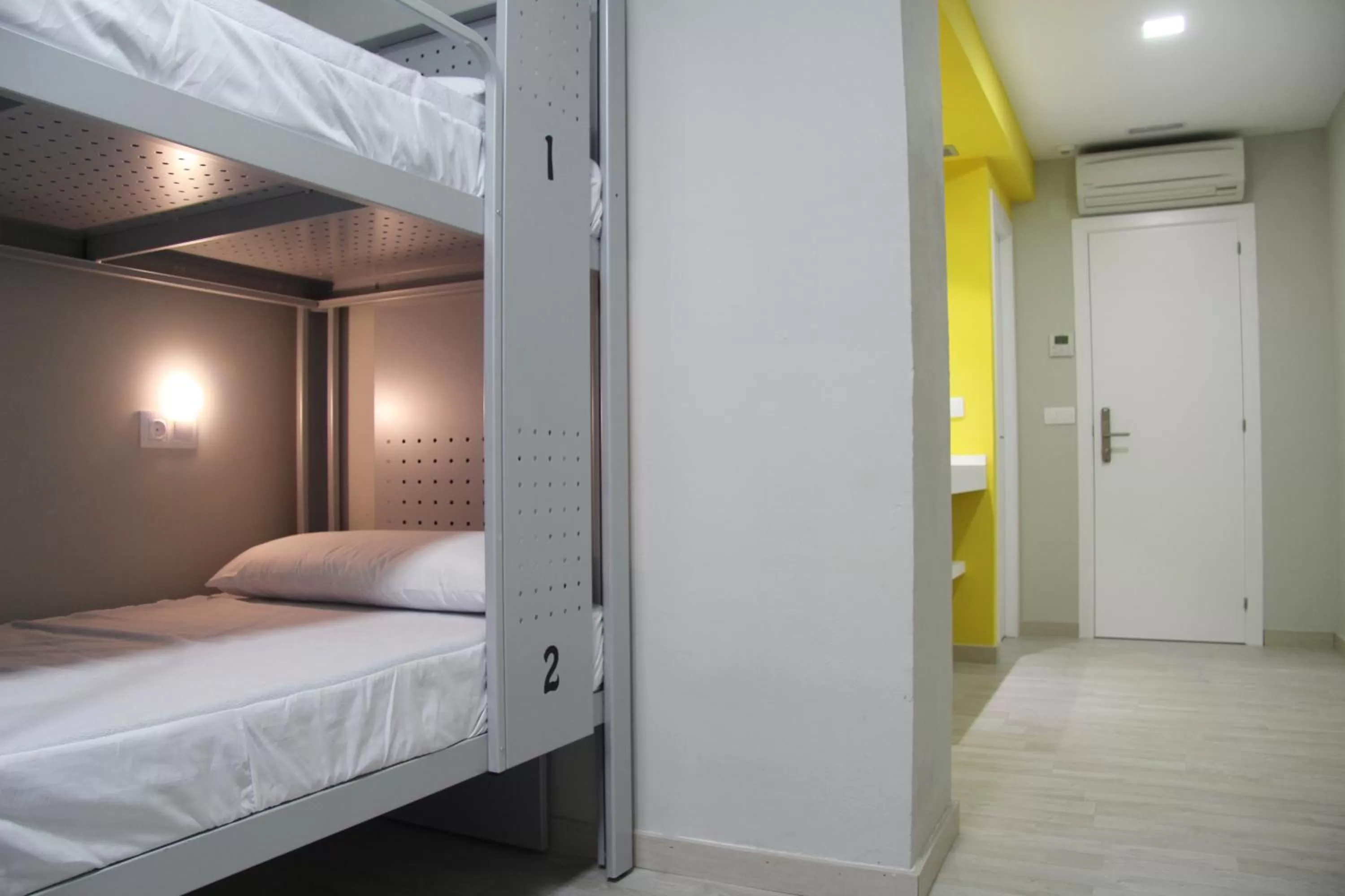 Twin Room in BcnSportHostels