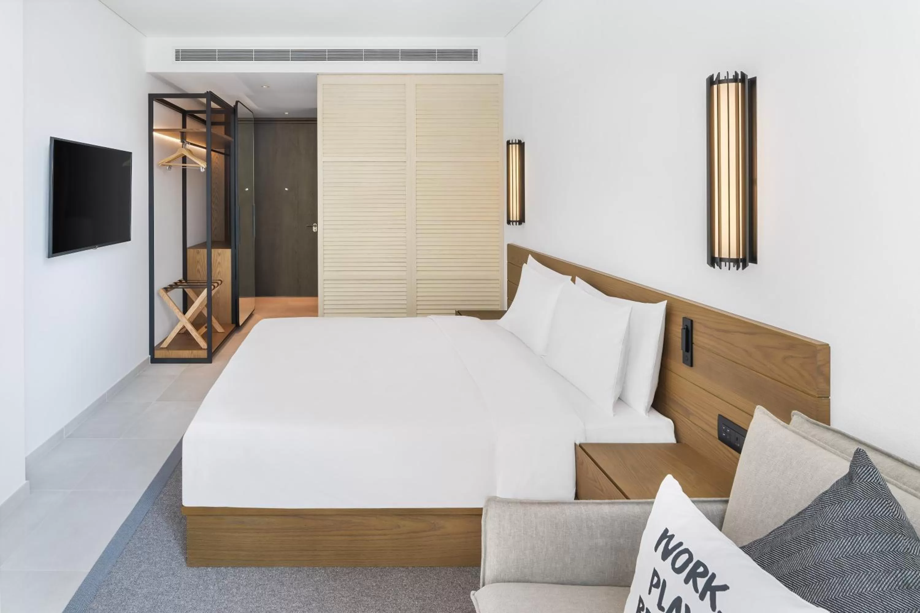 Bedroom, Bed in Radisson Beach Resort Palm Jumeirah