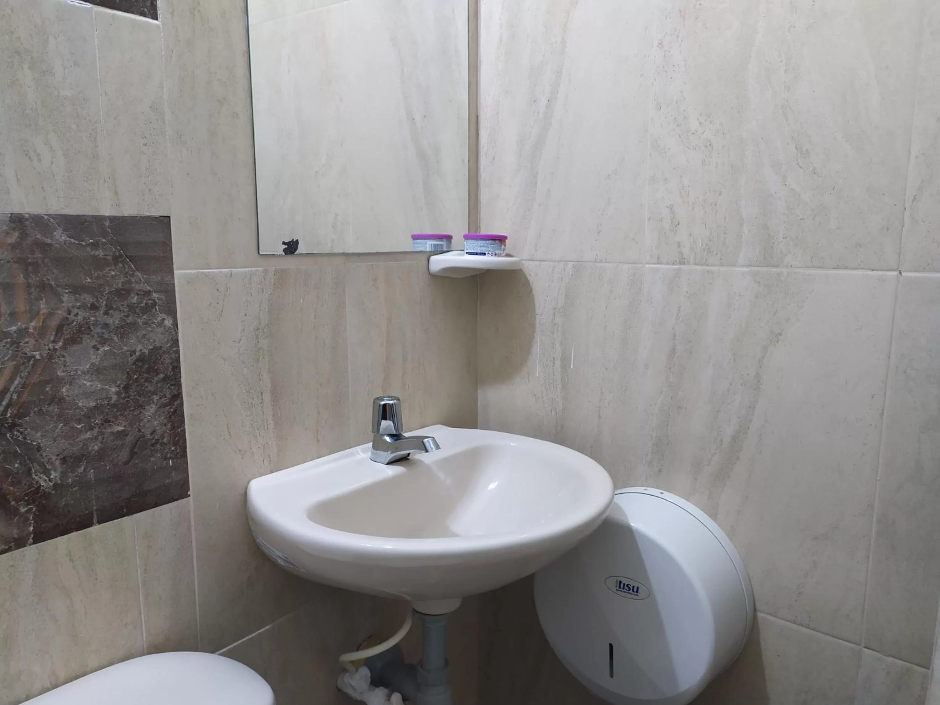 Bathroom in HOTEL LOS ÁNGELES