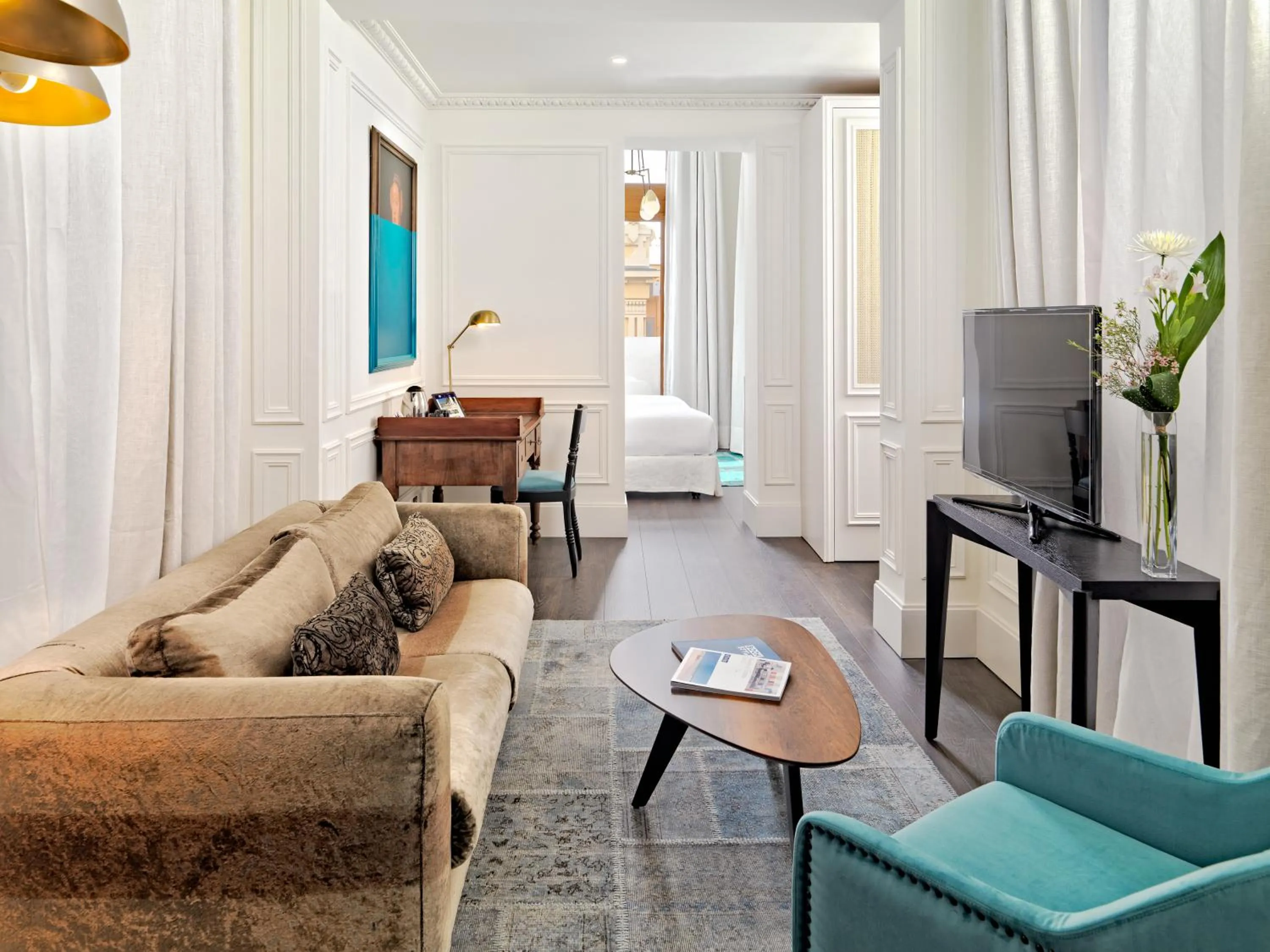 Living room in Boutique Hotel H10 Villa de la Reina