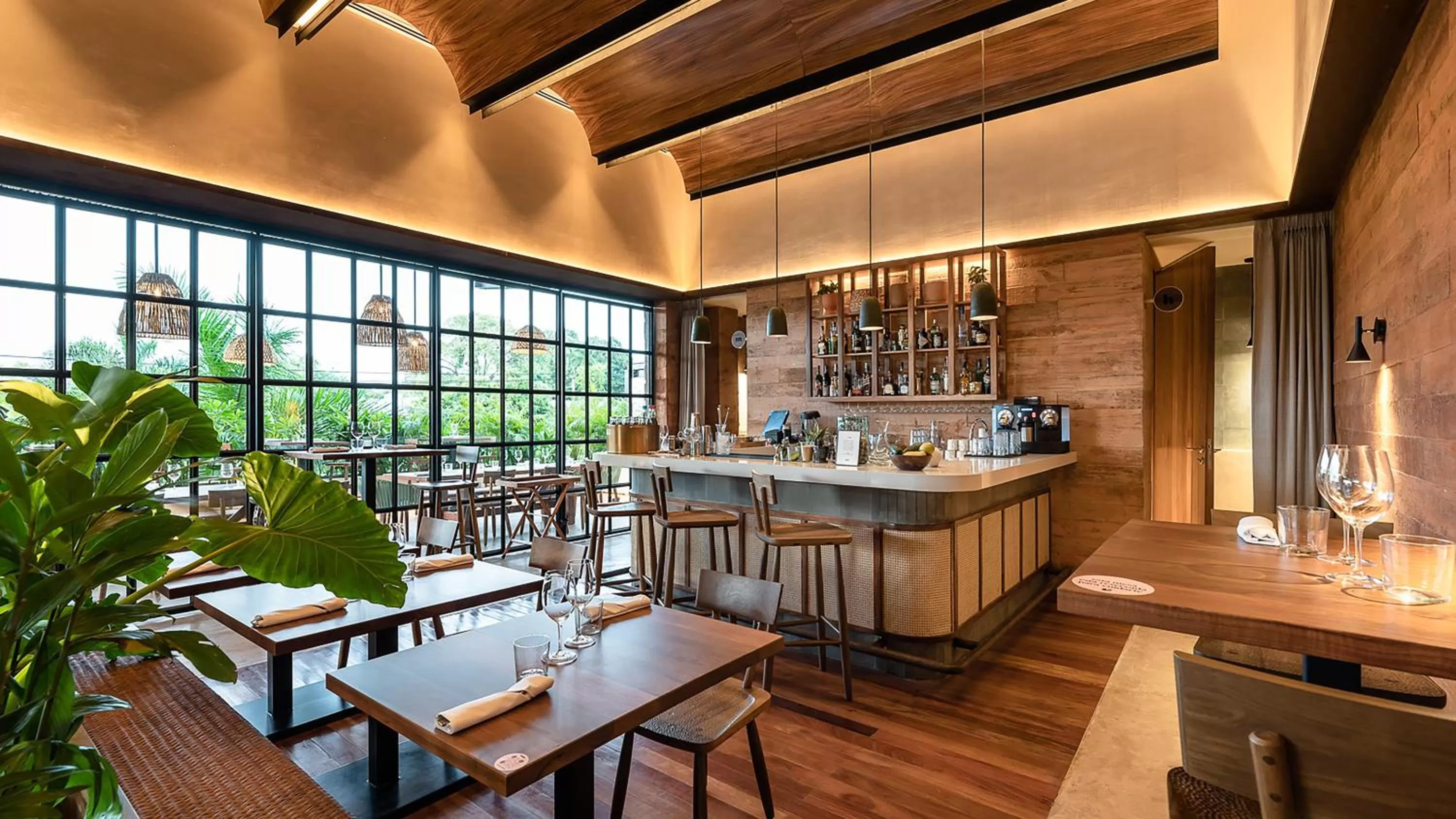 Restaurant/places to eat in Wayam Mundo Imperial