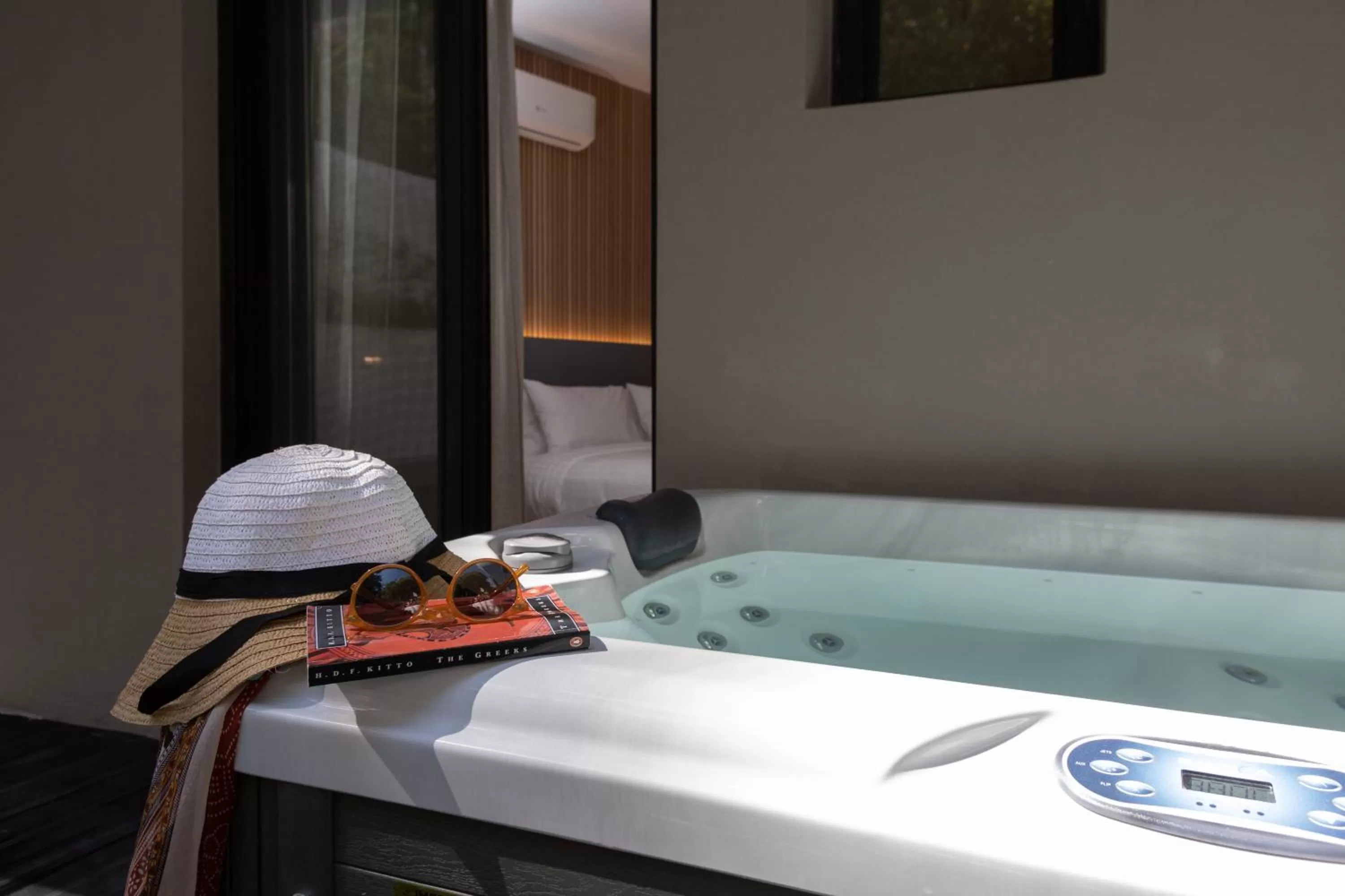 Bed in LUX&EASY Athens Downtown Residences