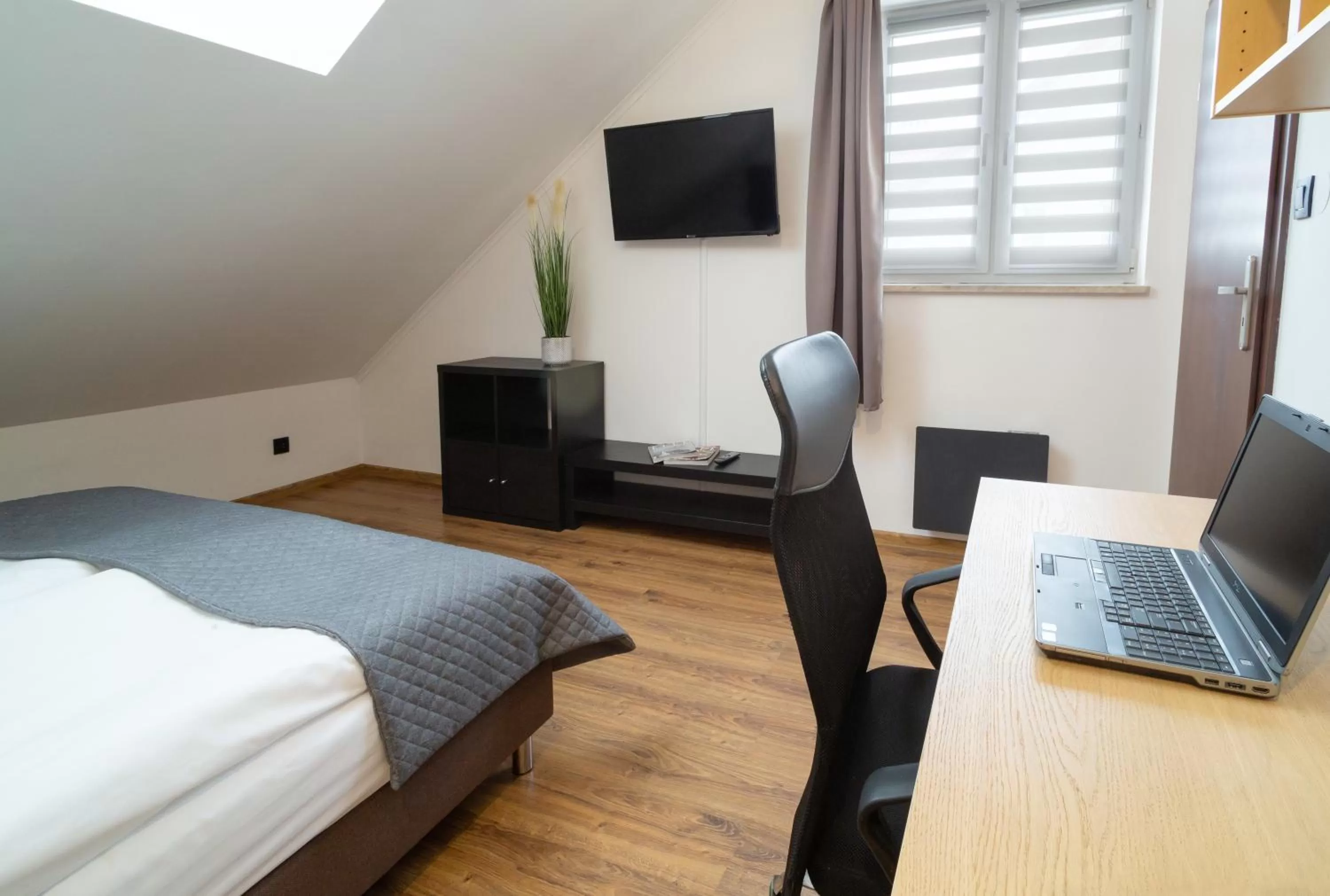 Bedroom, Bed in Warsaw Apartments - Apartamenty Wilanów