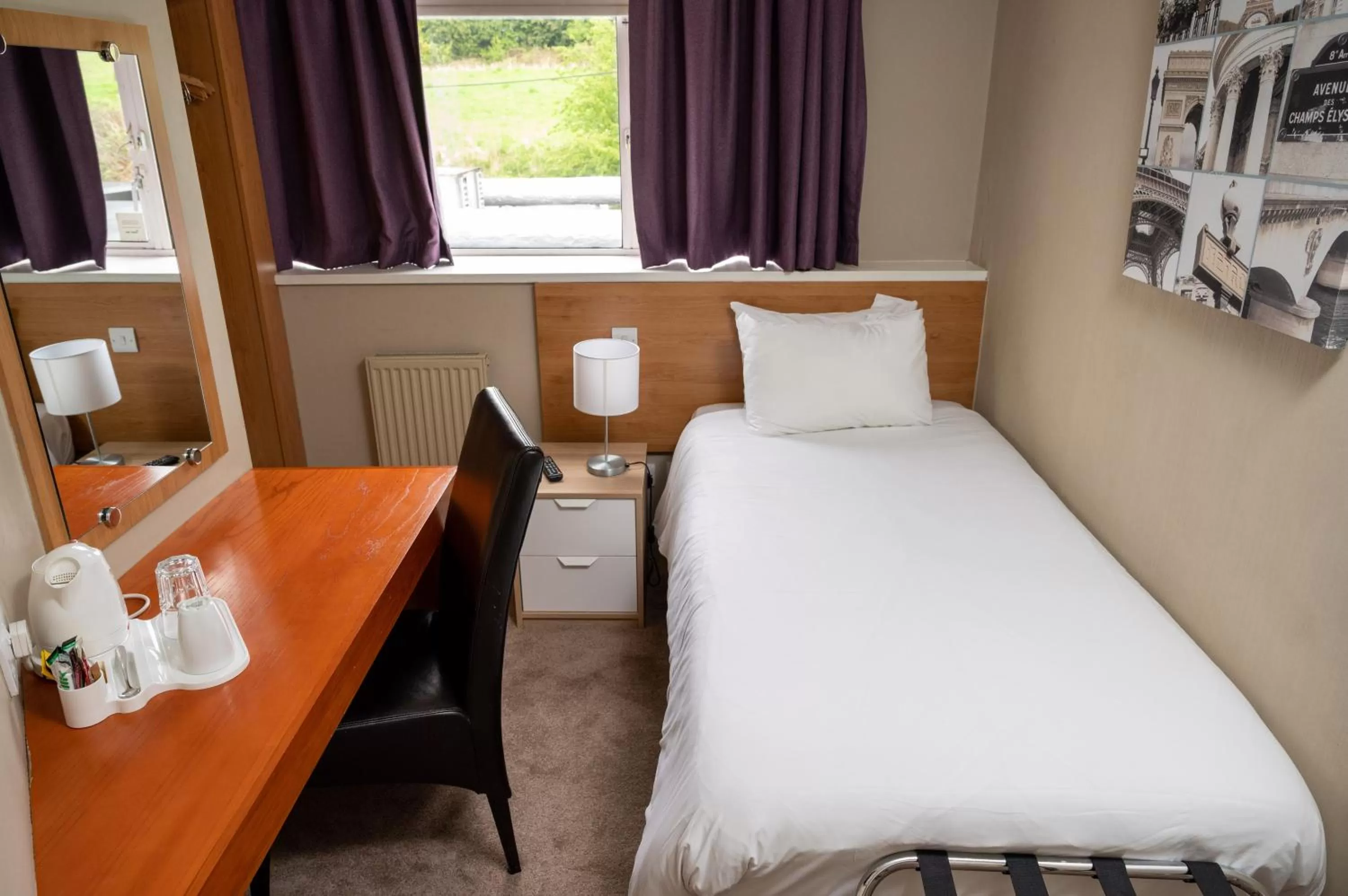 Bedroom, Bed in The Titan By Greene King Inns