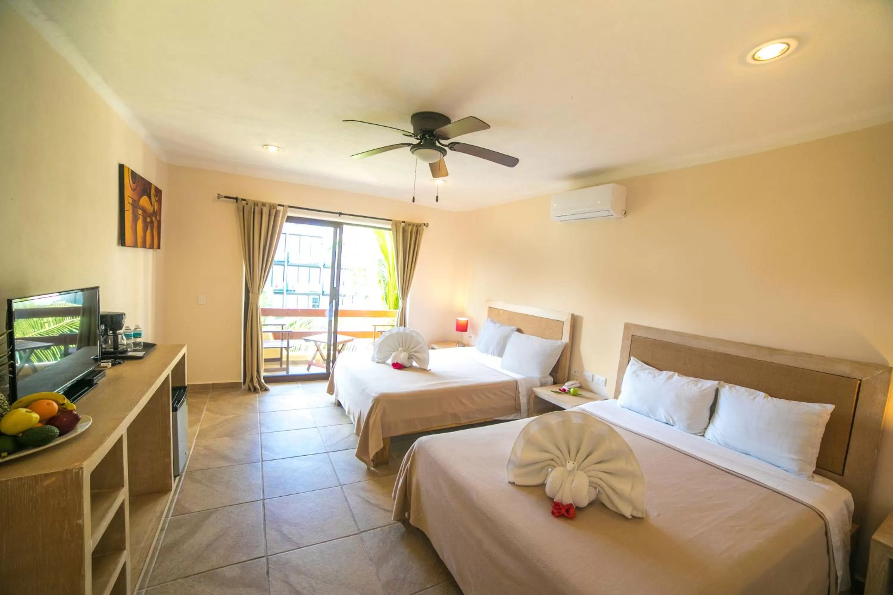 Coffee/tea facilities, Bed in Hotel Riviera Caribe Maya