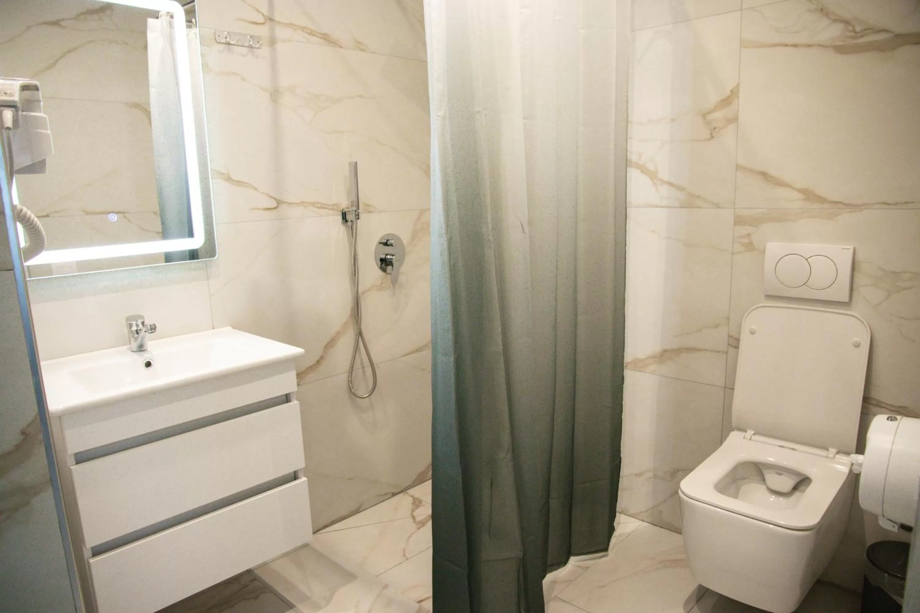 Shower in Hotel Blini