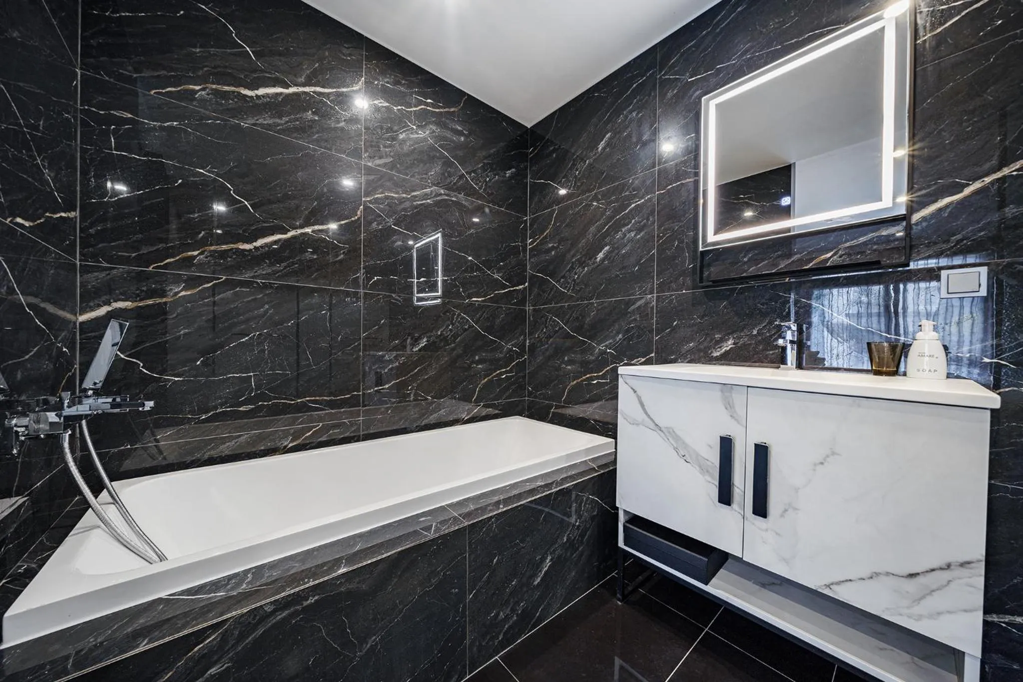 Bathroom in Amare Hotel Jongno