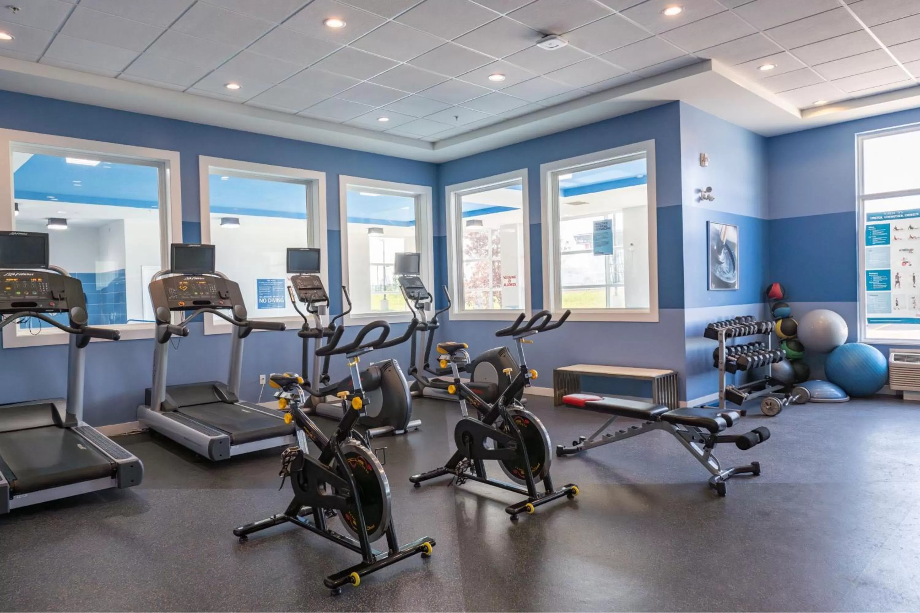 Fitness centre/facilities in Four Points by Sheraton Edmonton International Airport