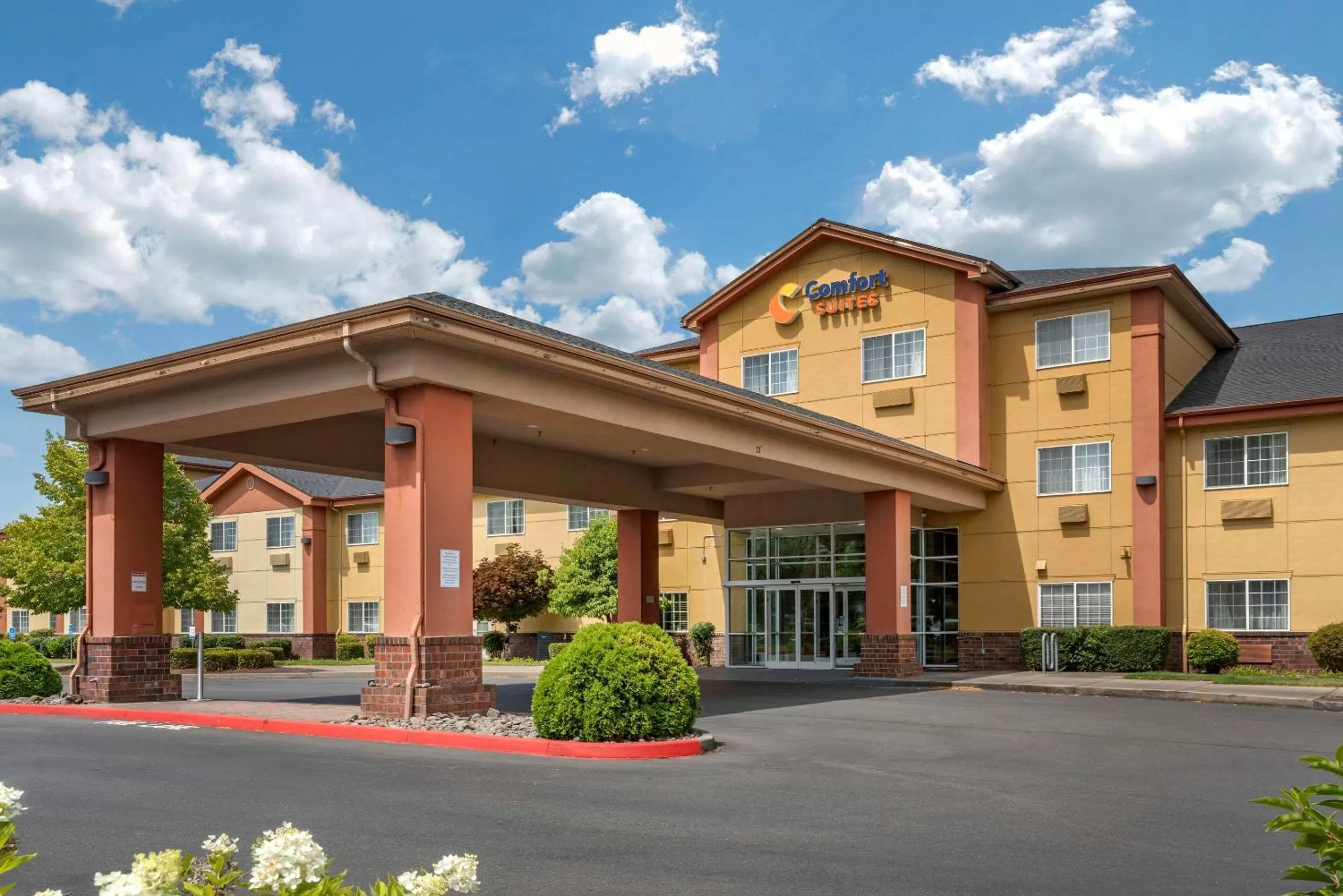 Property building in Comfort Suites Salem