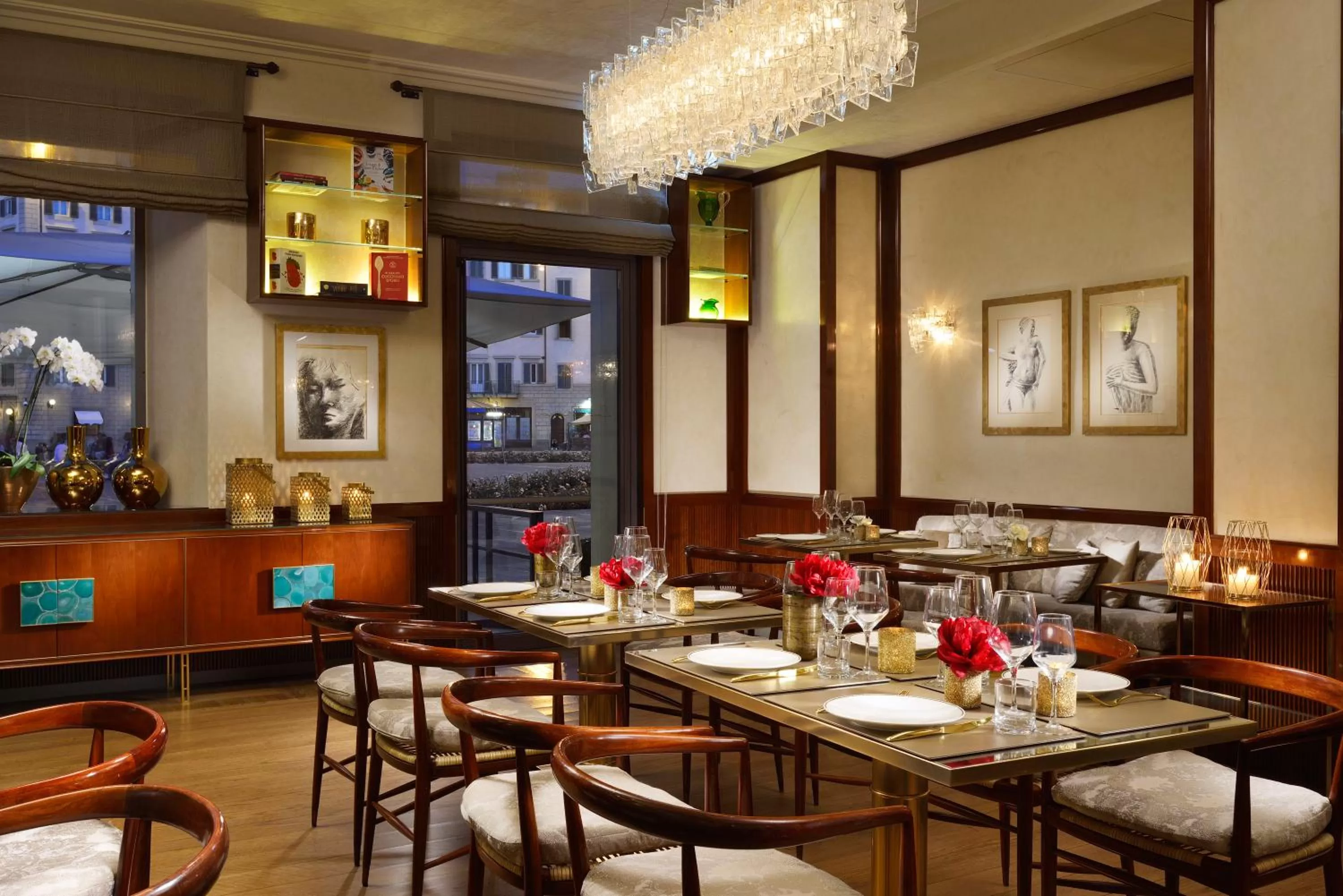 Restaurant/places to eat in Grand Hotel Minerva