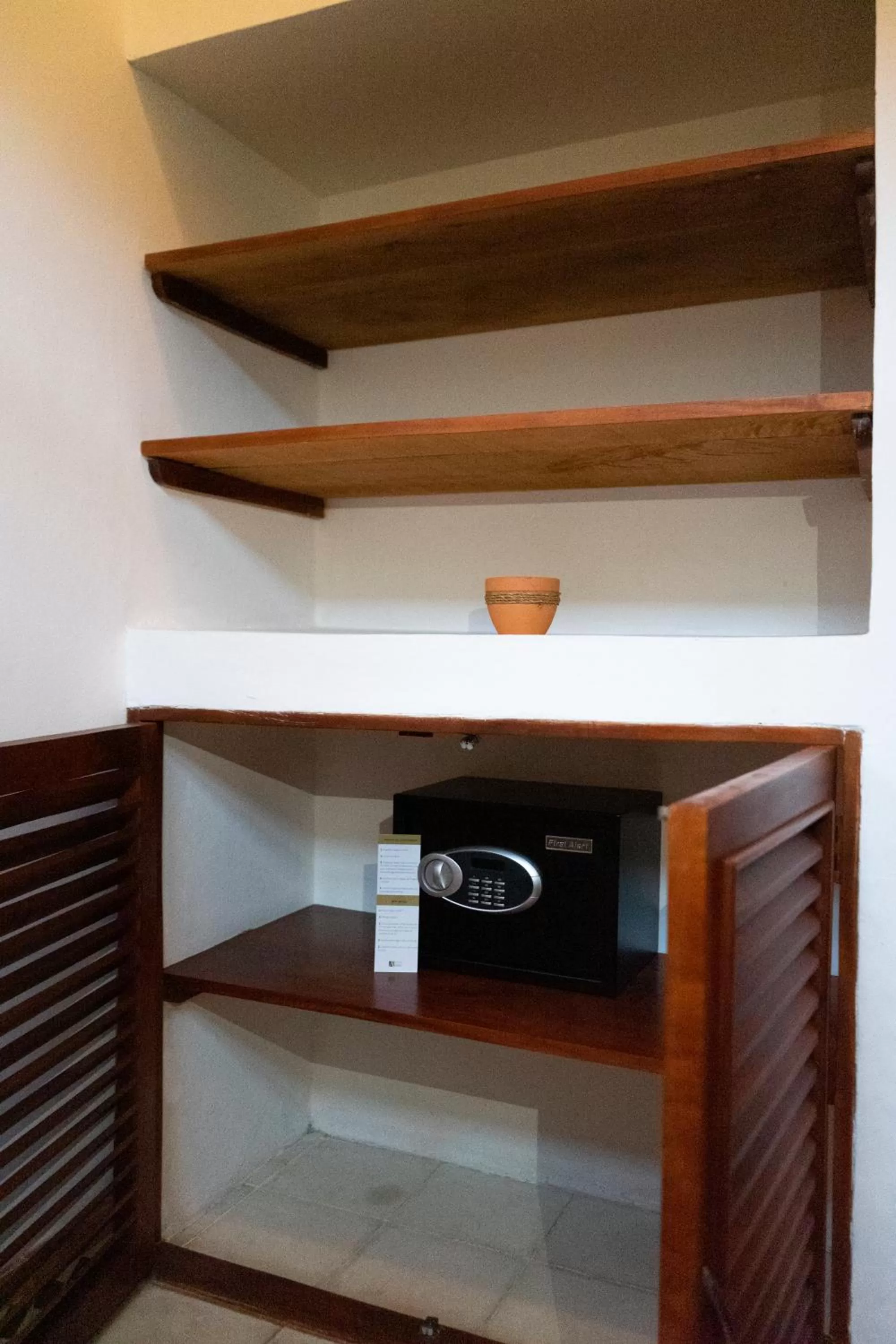 safe, Kitchen/Kitchenette in Hotel Boutique Adela