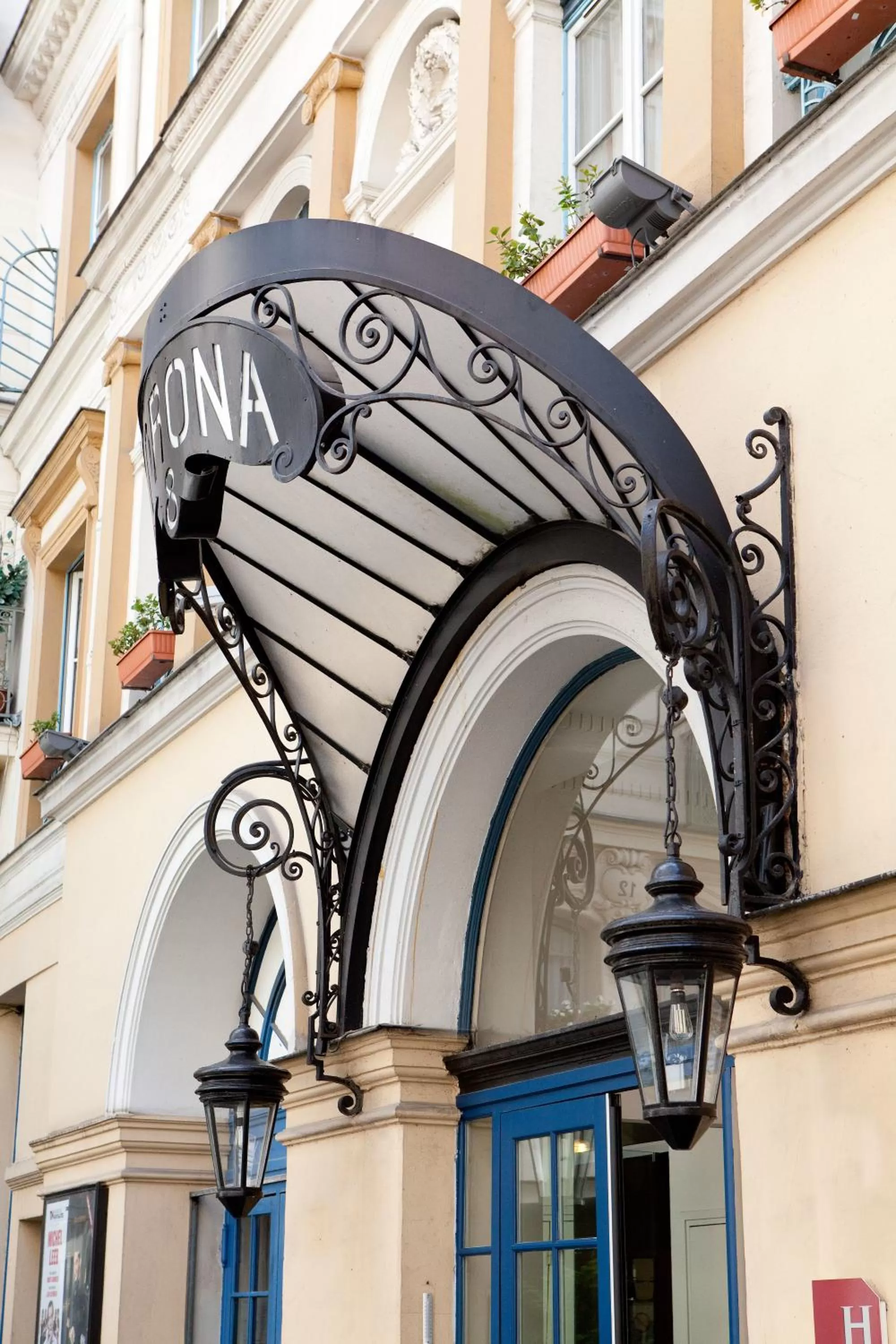 Facade/entrance in Leonardo Boutique Hotel Paris Opera