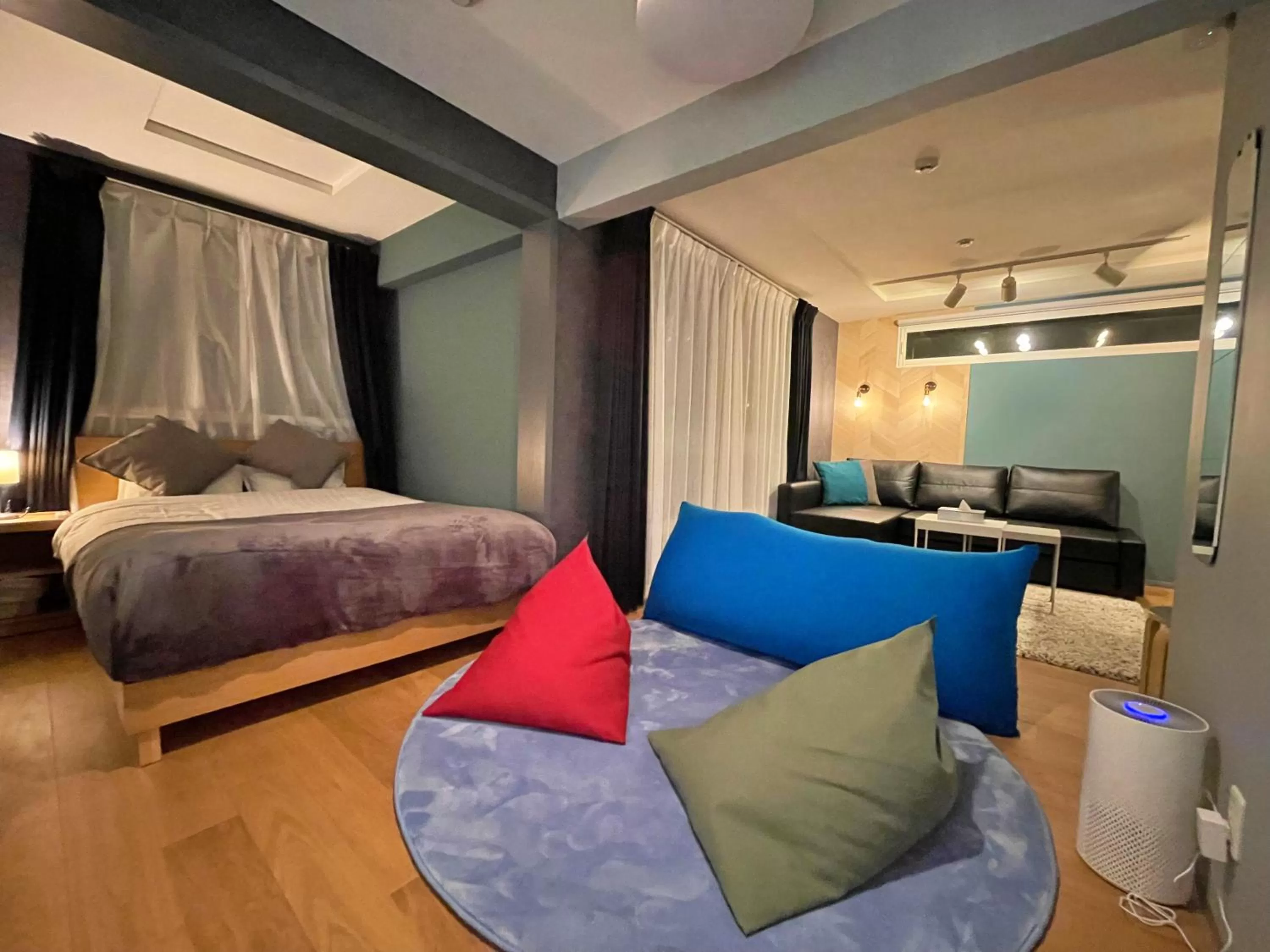 Bed in Glass Shiseikan