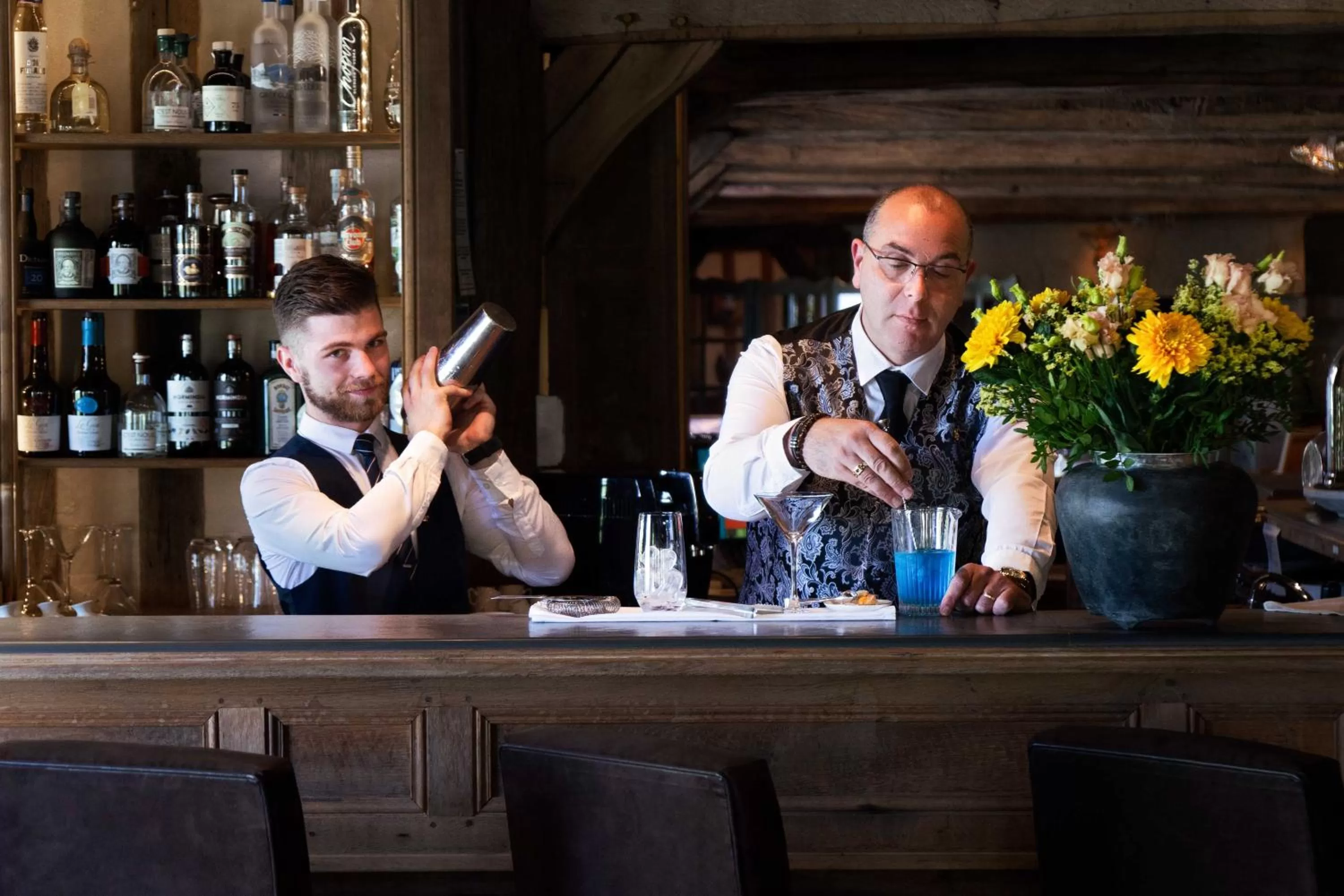 Lounge or bar in La Ferme Saint Simeon Hotel & Spa - Relais & Chateaux