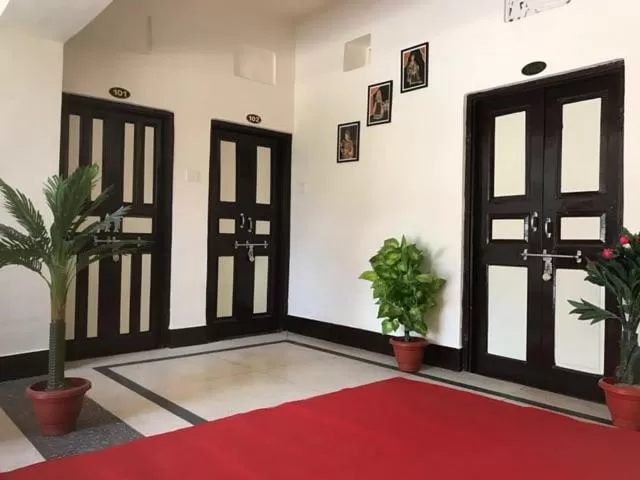 Hotel Dharohar Palace