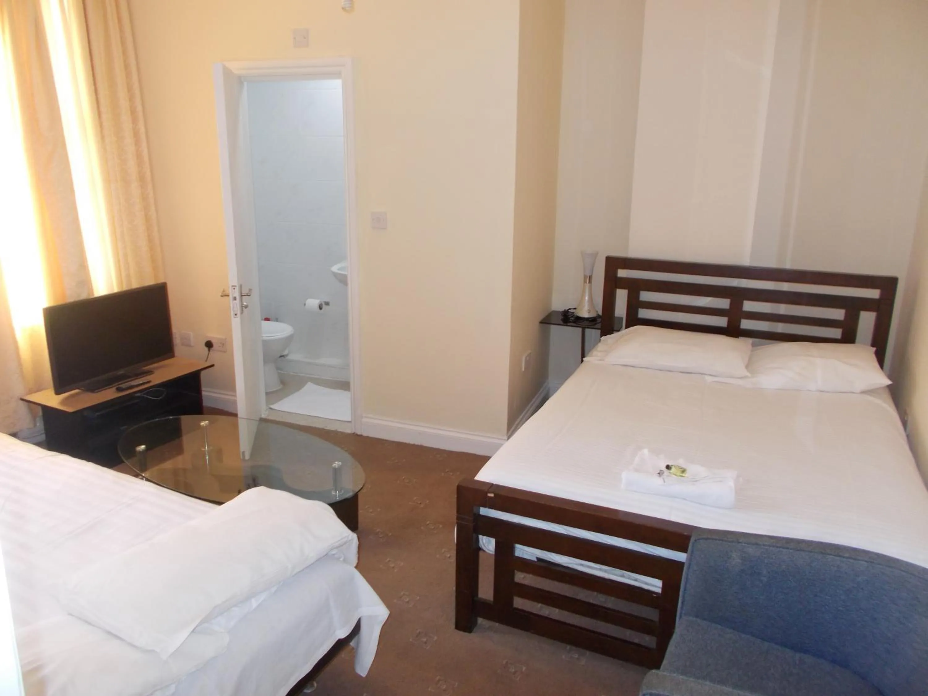 Bedroom, Bed in Citystay Hotel