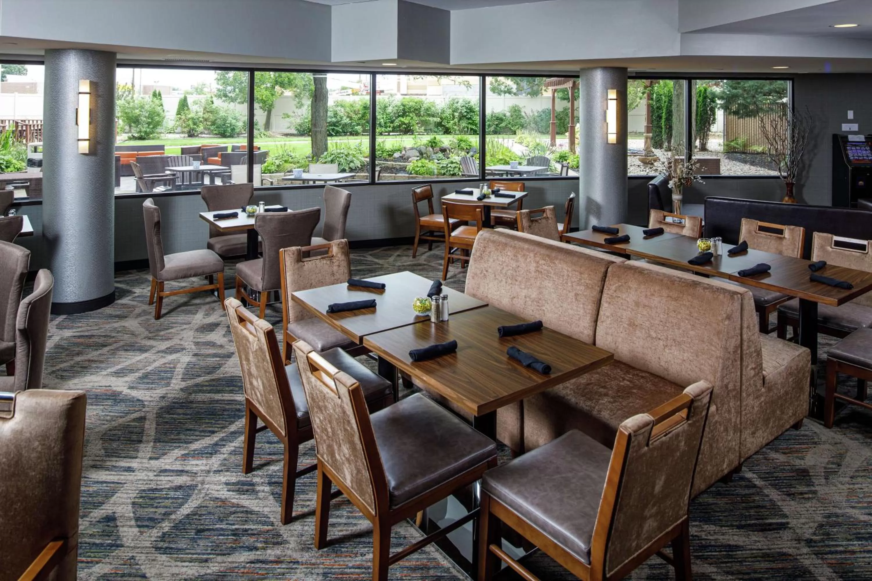 Restaurant/places to eat in DoubleTree by Hilton Appleton, WI