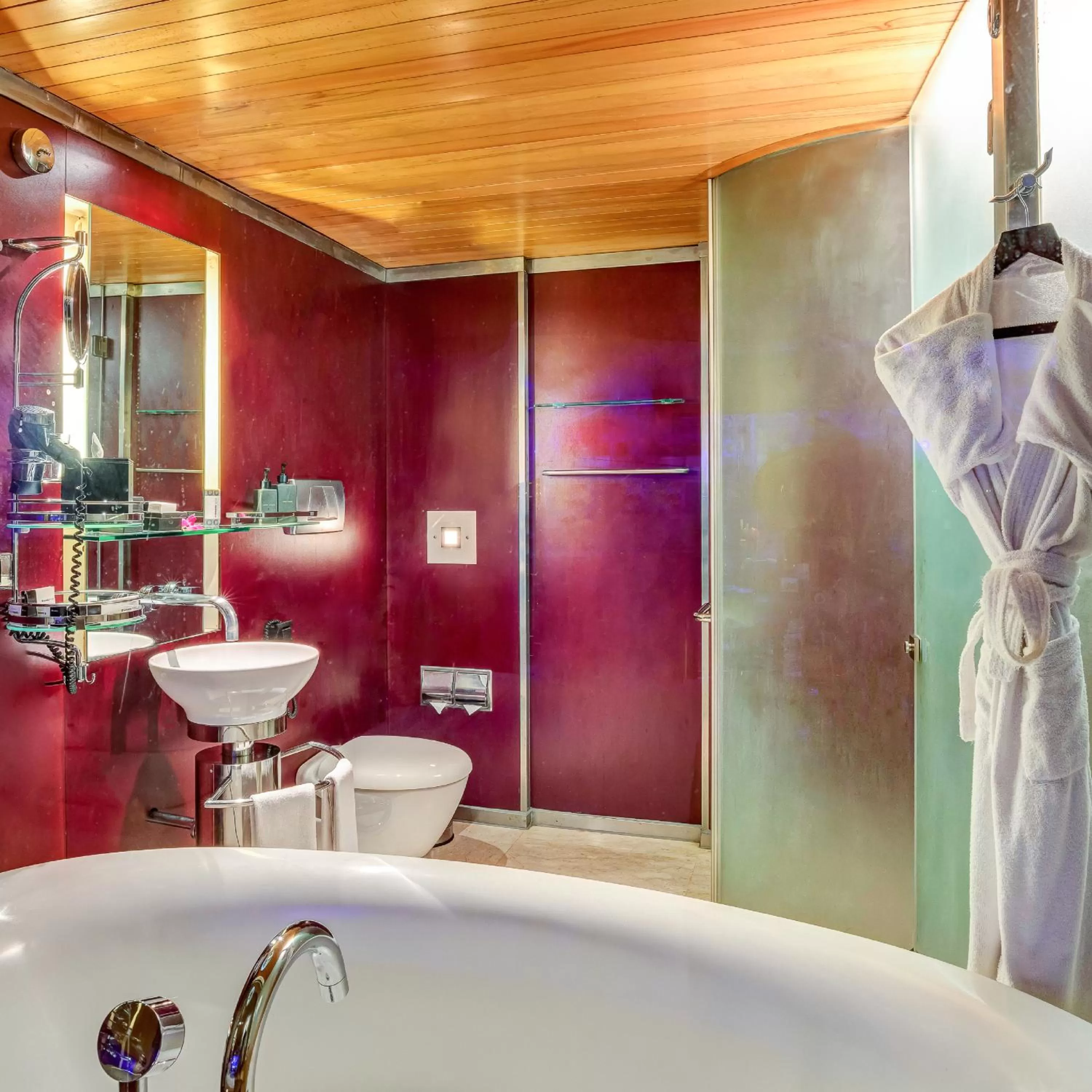 Bathroom in Hotel Sahara Star