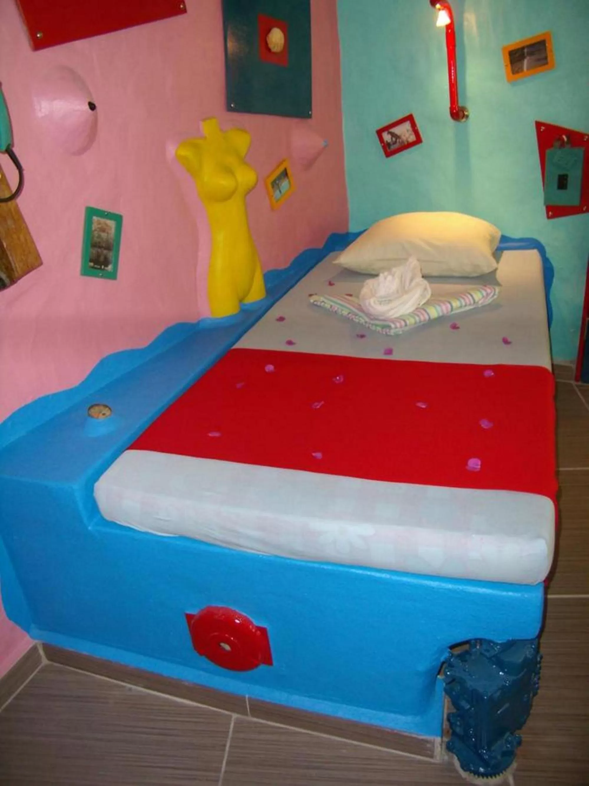 Bed in Takatuka Beach Resort