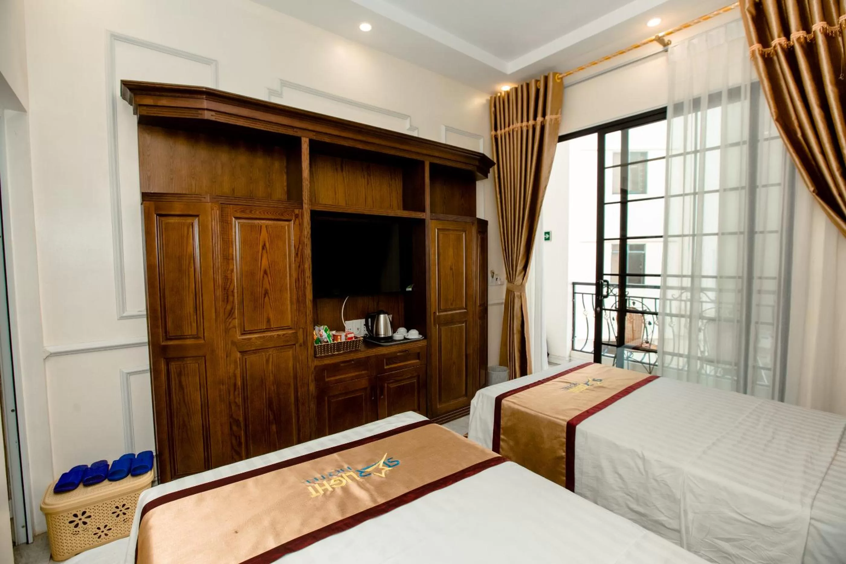 HaLong Starlight Inn & Travel