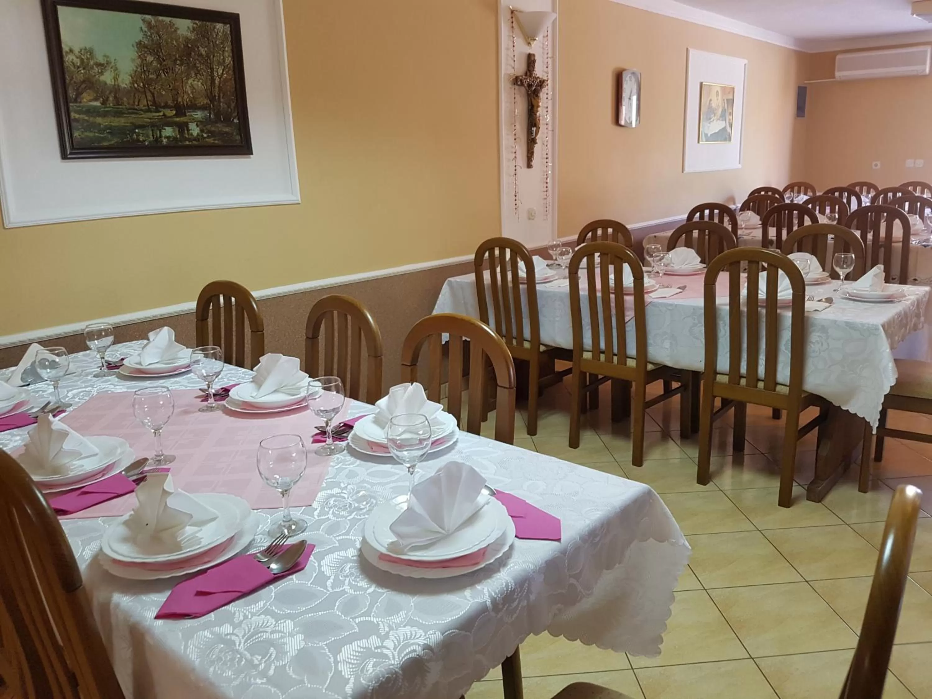 Restaurant/Places to Eat in Villa Olga