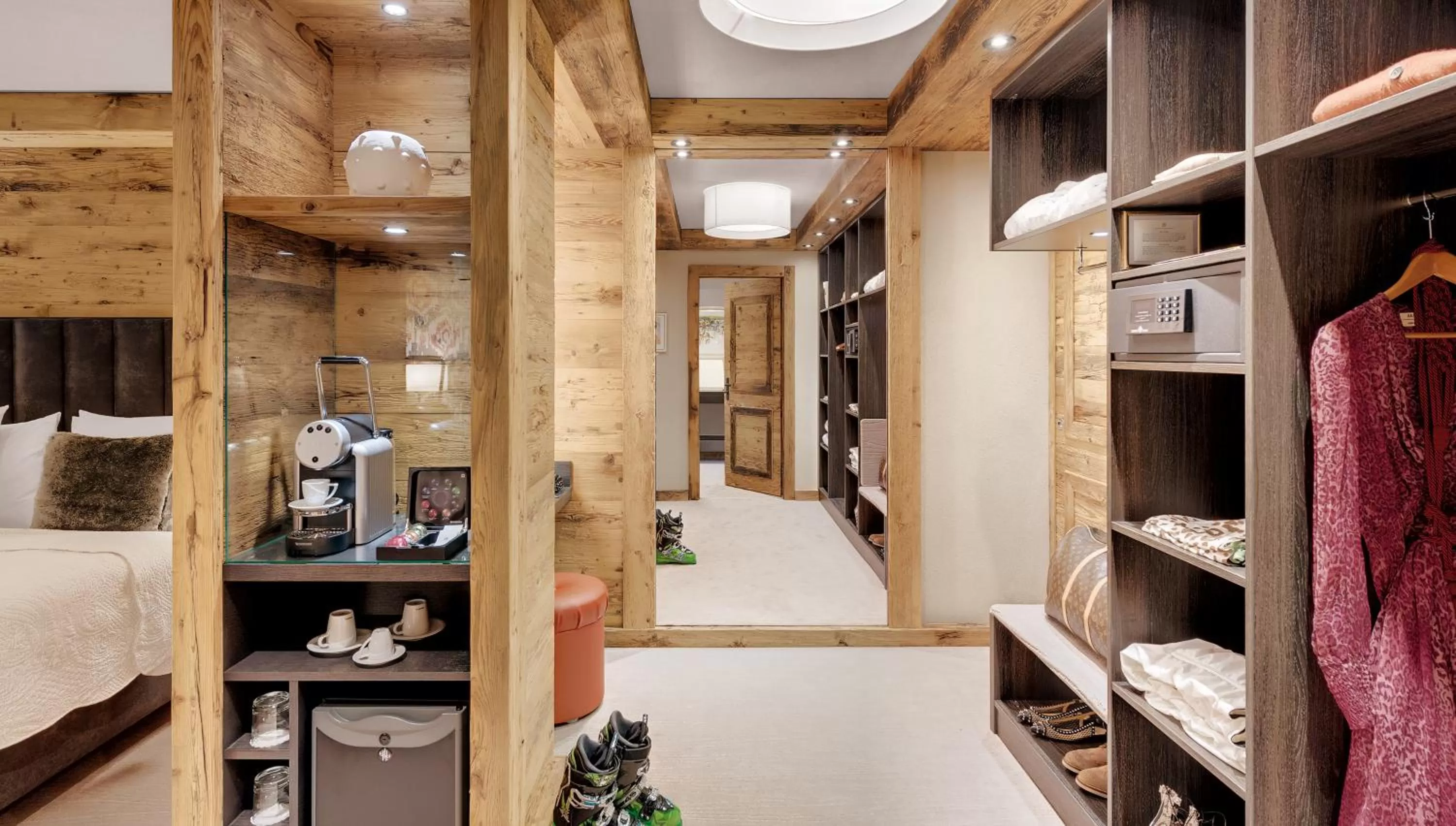 Decorative detail, Bed in Morosani Schweizerhof