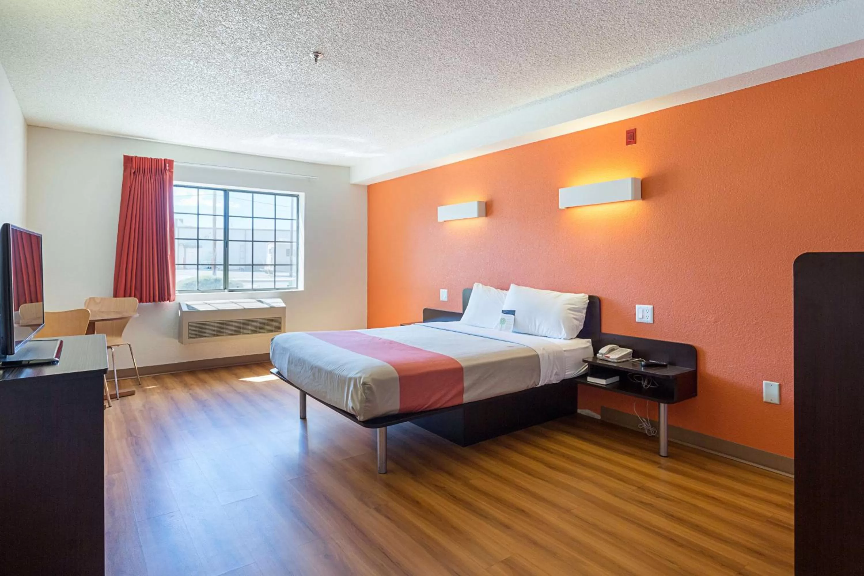 Queen Room - Disability Access - Non-Smoking in Motel 6-Williams, AZ - West - Grand Canyon