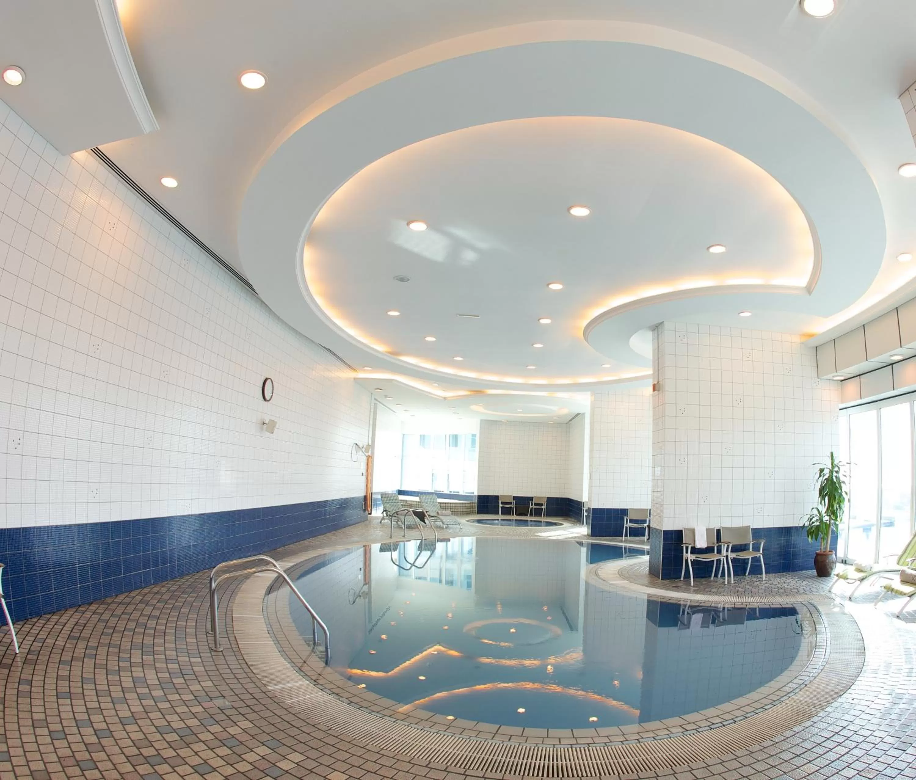 Swimming pool in Tamani Marina Hotel & Apartments